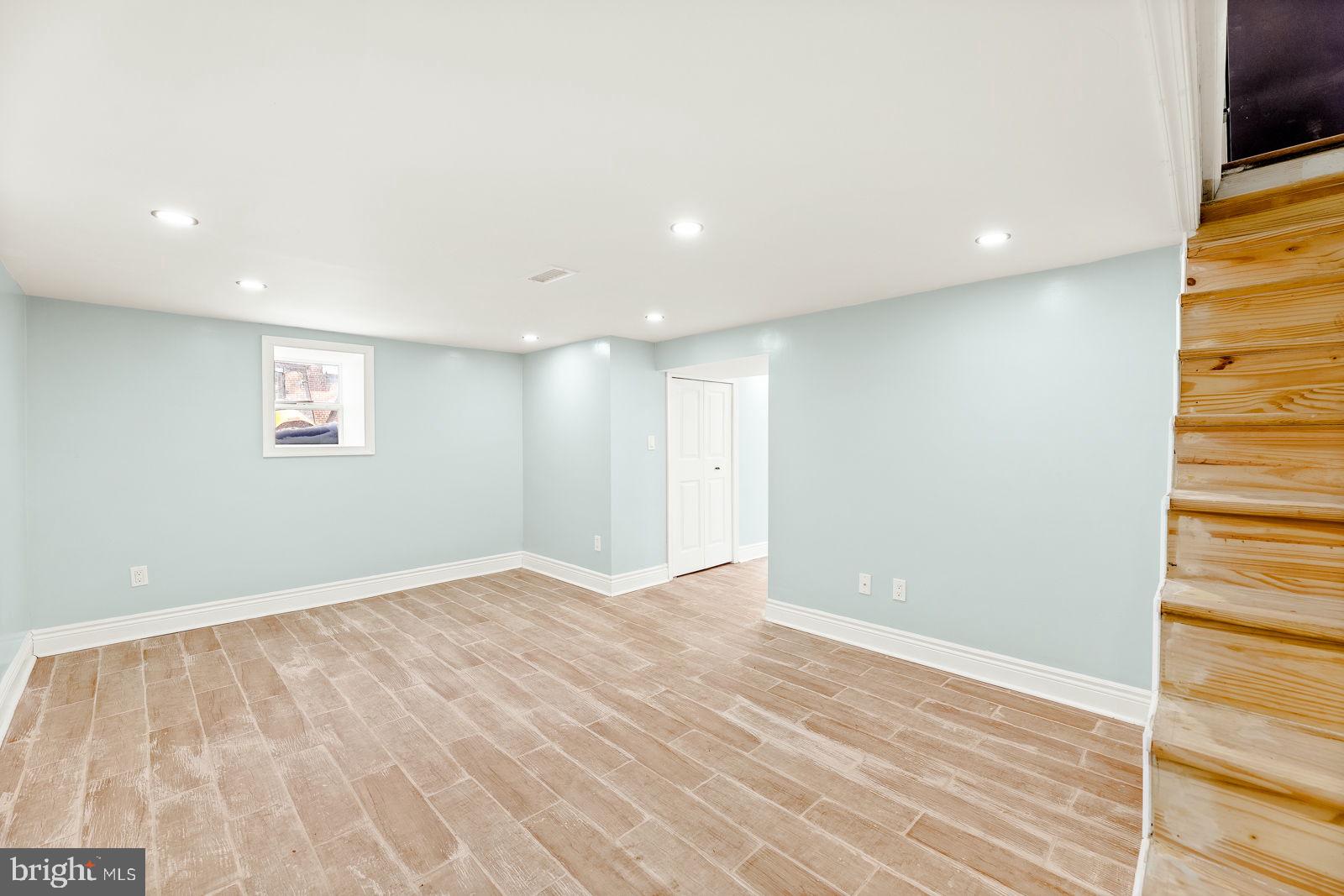 LAWNCREST - Residential