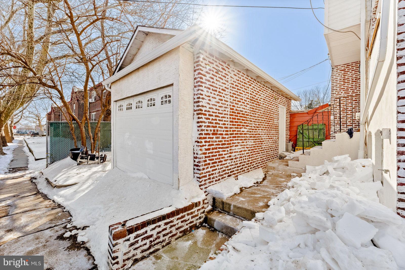 LAWNCREST - Residential