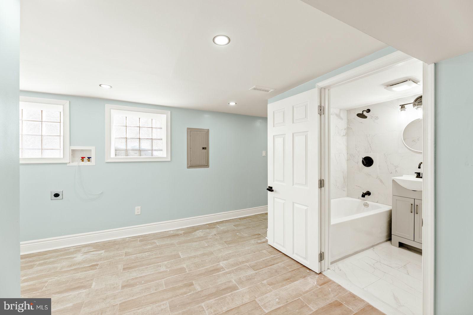 LAWNCREST - Residential