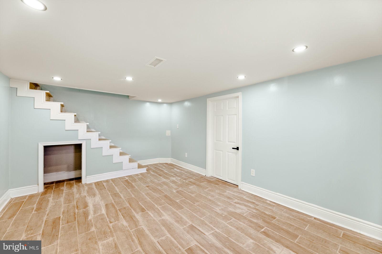 LAWNCREST - Residential