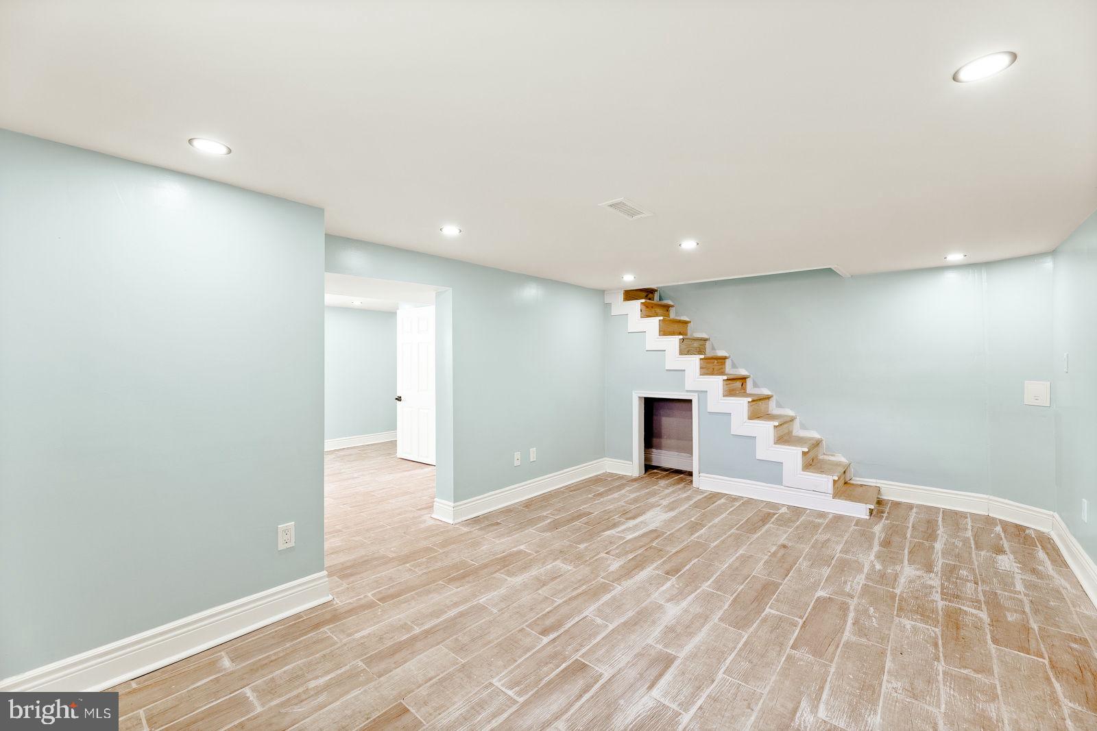 LAWNCREST - Residential