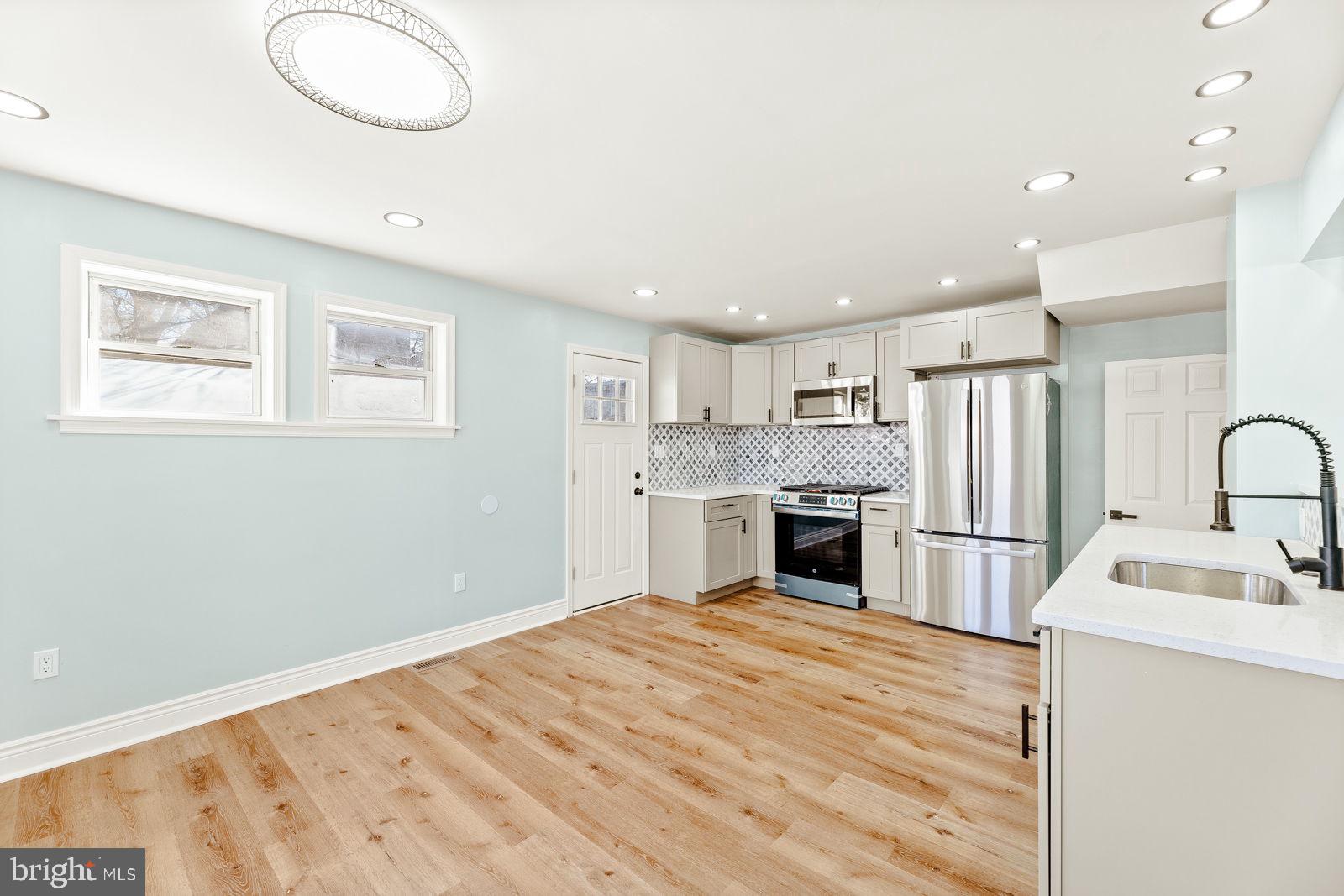 LAWNCREST - Residential