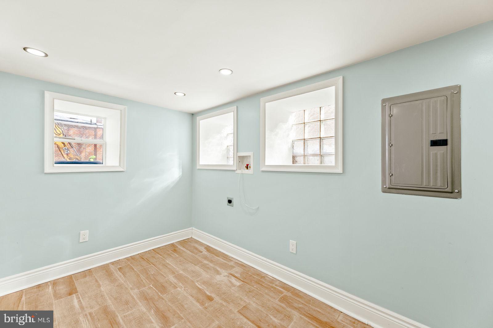 LAWNCREST - Residential