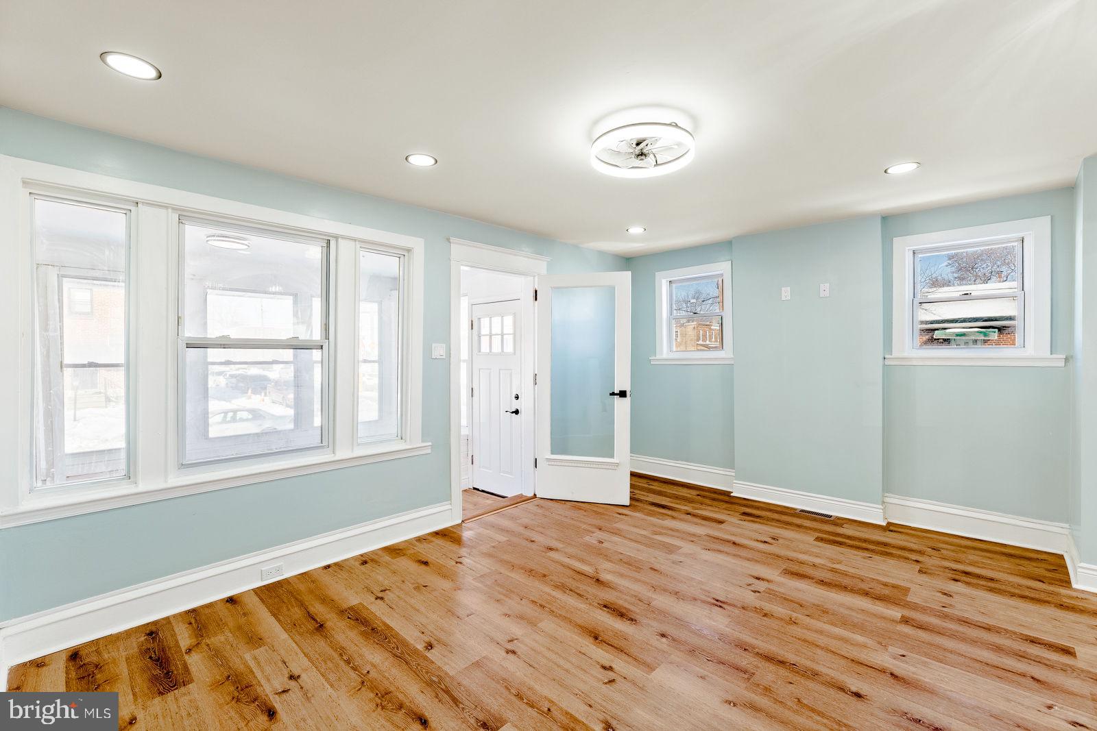 LAWNCREST - Residential