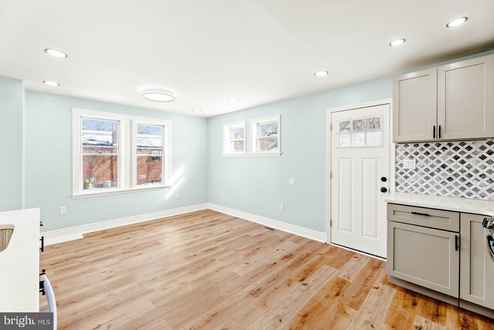 LAWNCREST - Residential