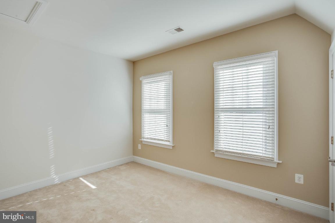 RIVER CREEK - Residential