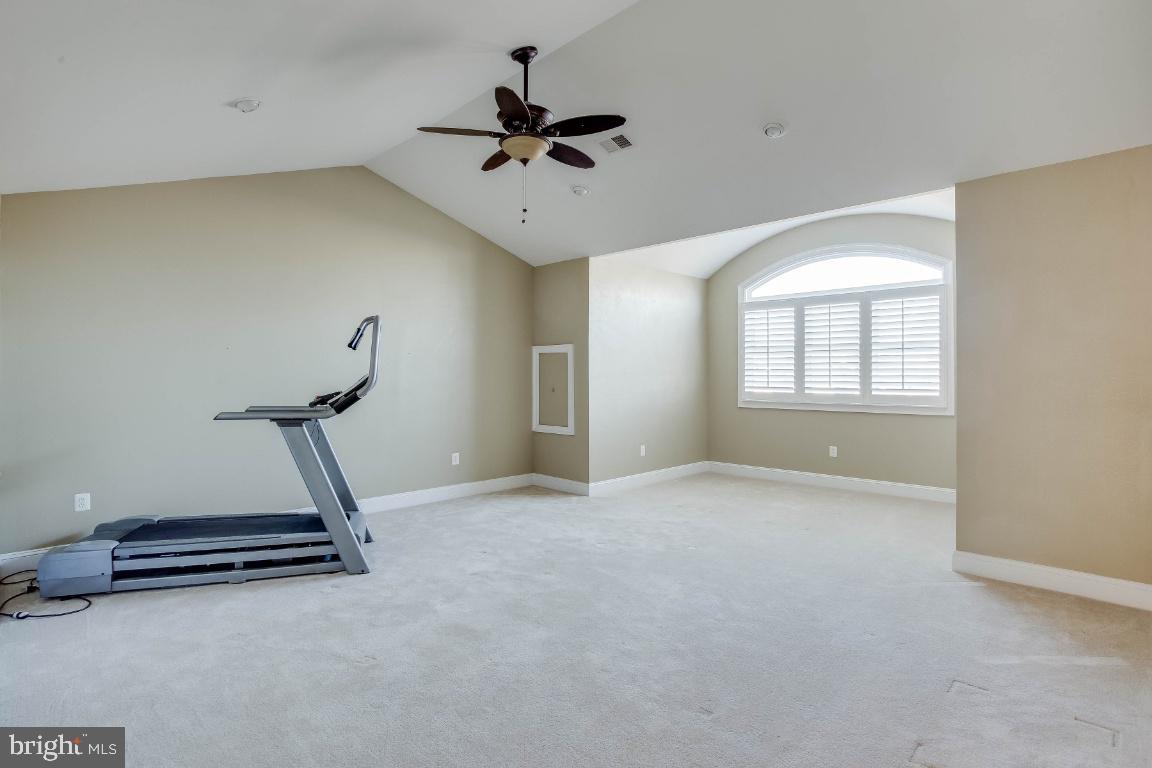 RIVER CREEK - Residential