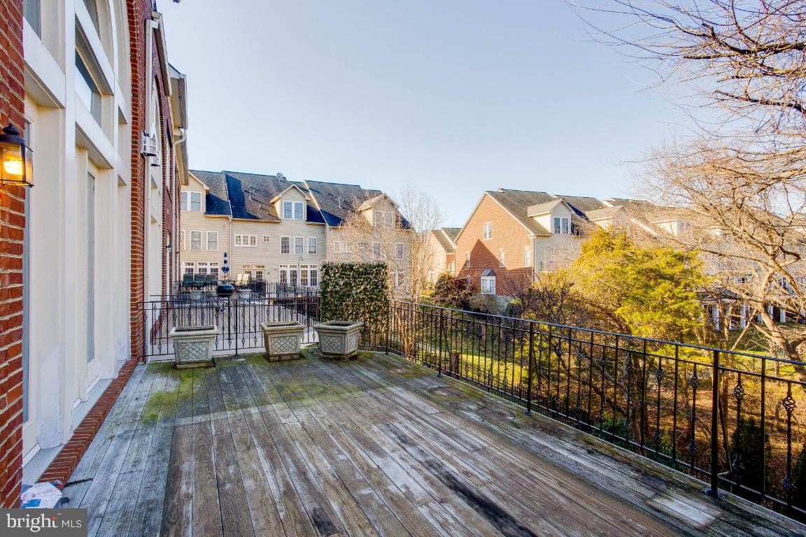 RIVER CREEK - Residential