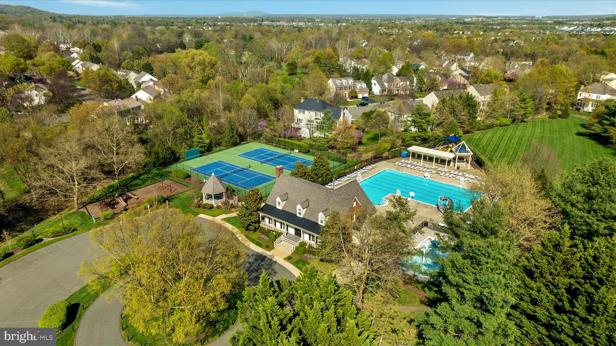 WOODLEA MANOR - Residential