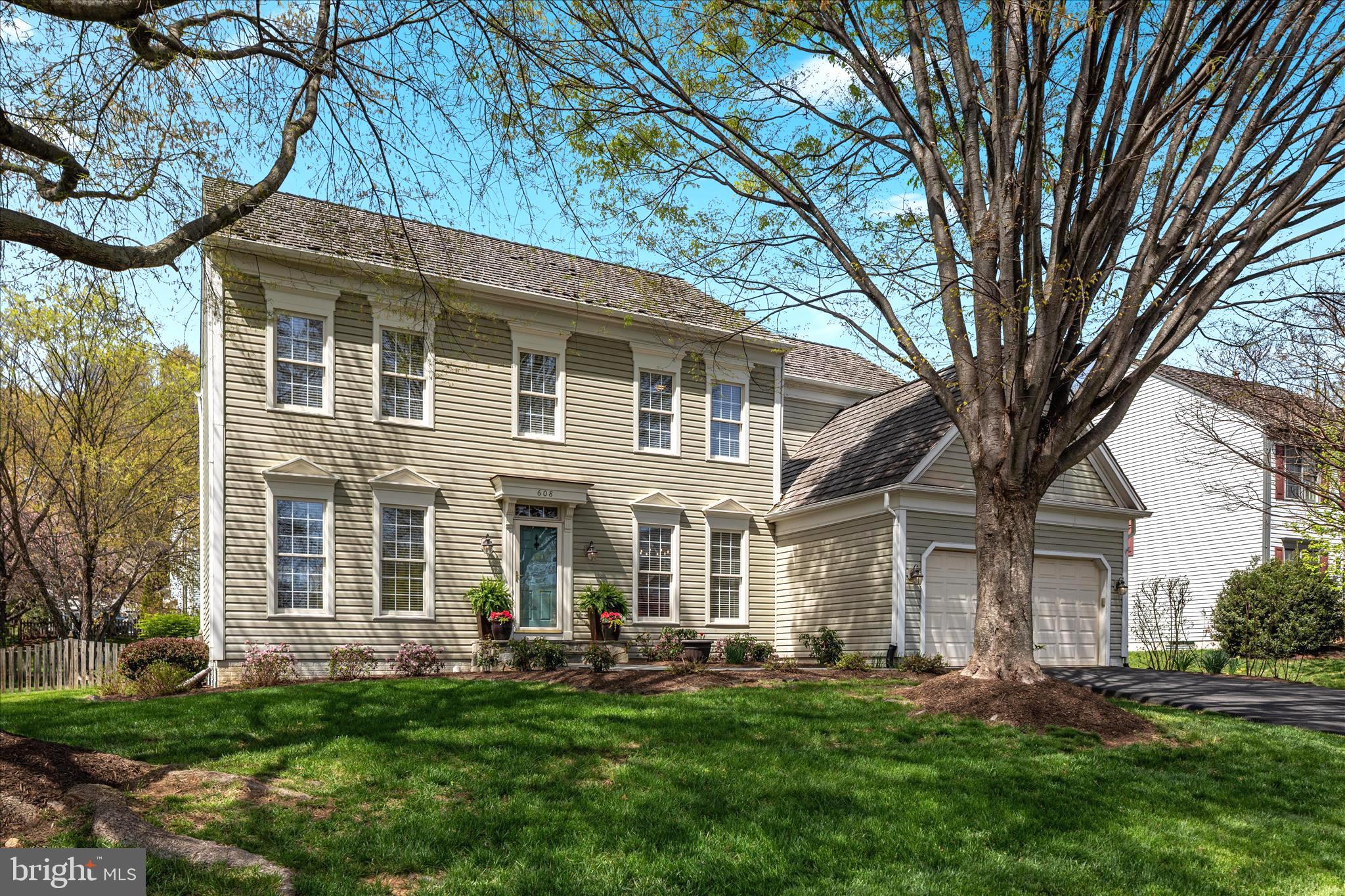 WOODLEA MANOR - Residential