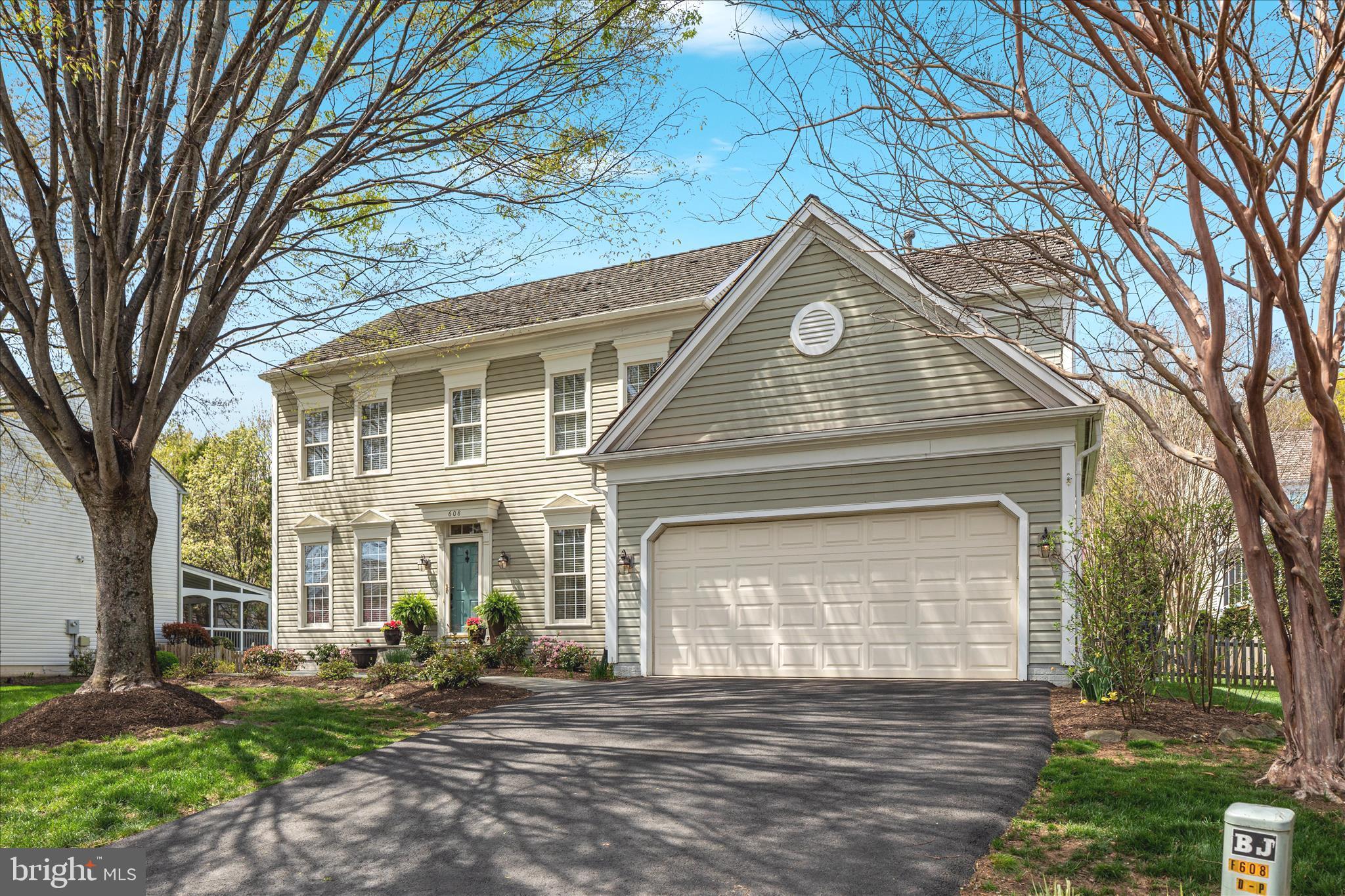 WOODLEA MANOR - Residential