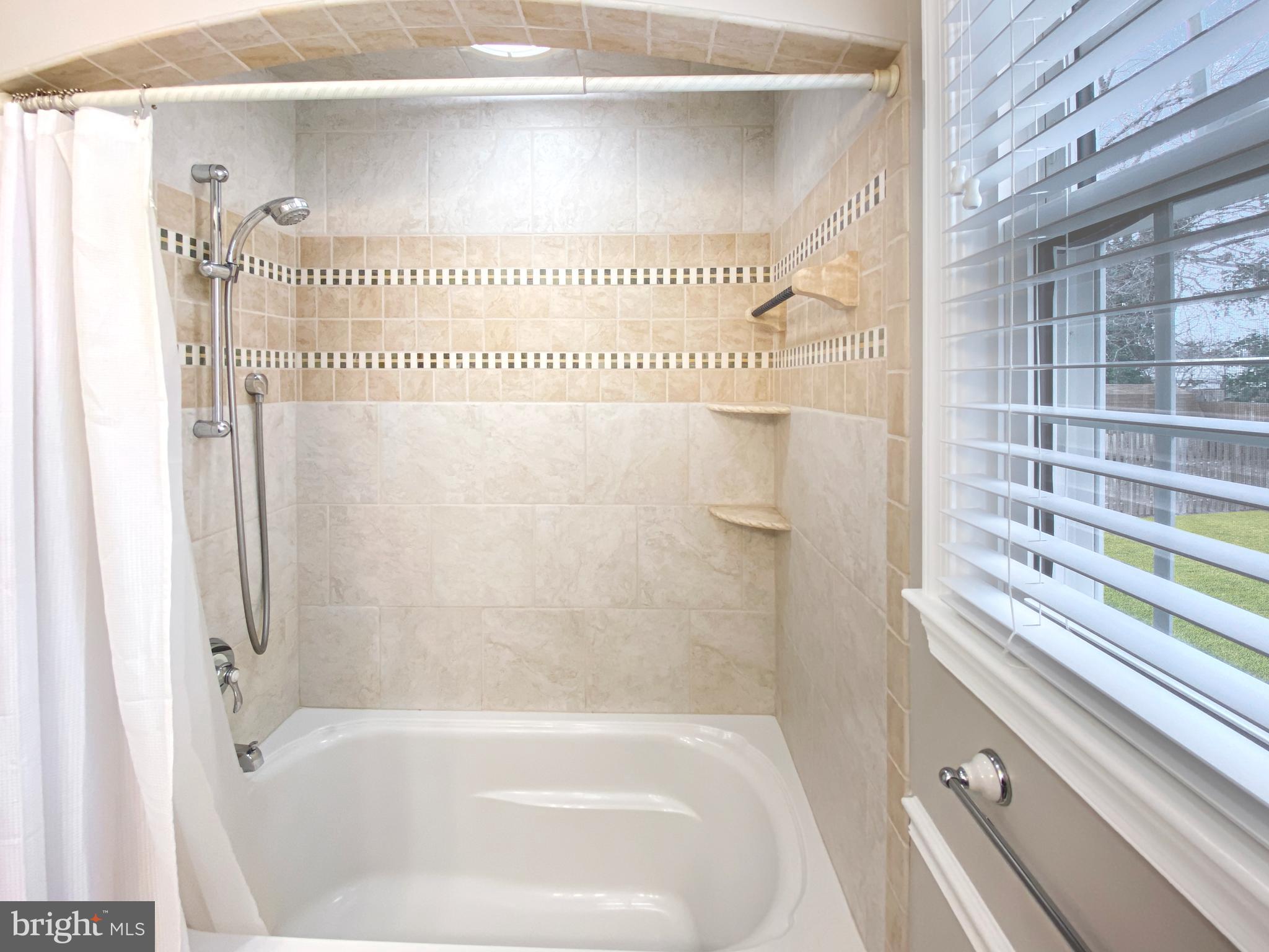 COUNTRY CLUB MANOR - Residential