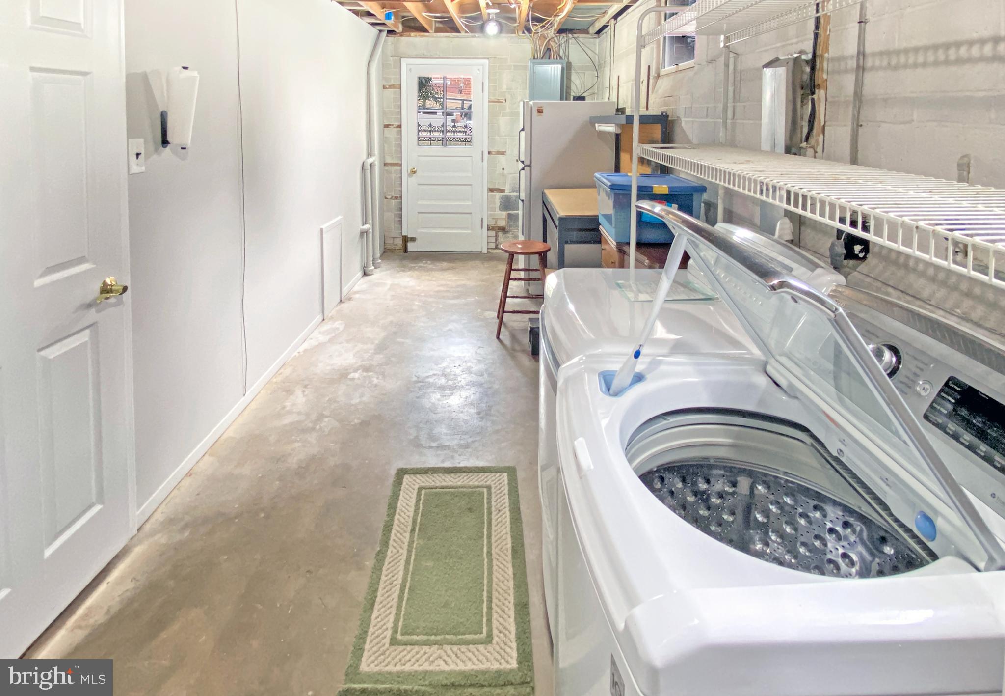 COUNTRY CLUB MANOR - Residential