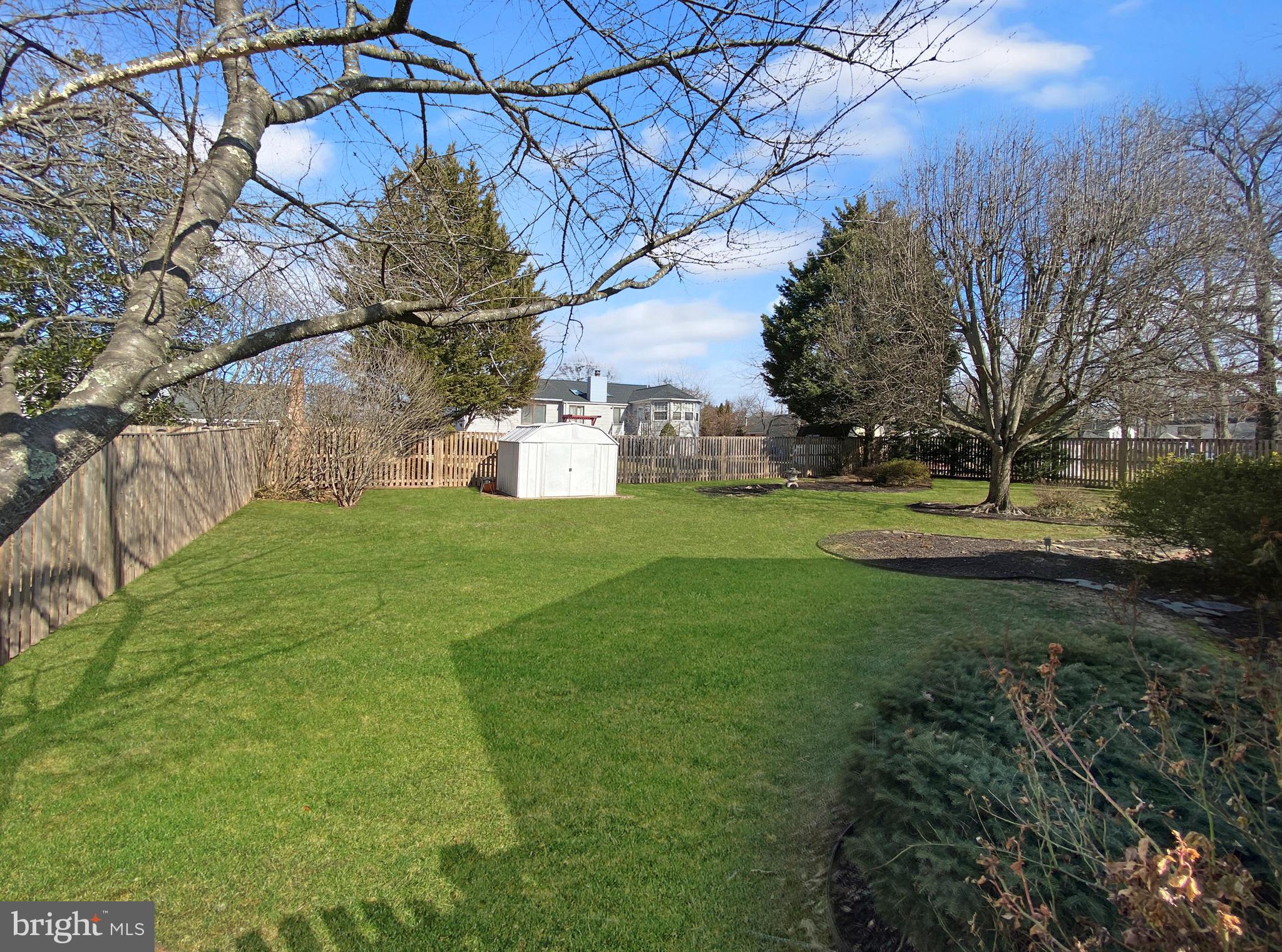 COUNTRY CLUB MANOR - Residential