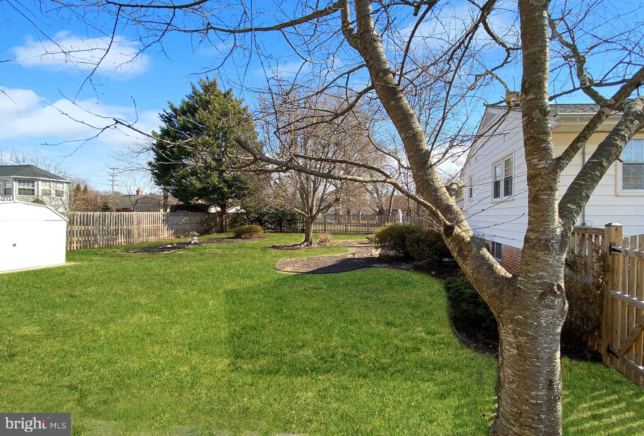 COUNTRY CLUB MANOR - Residential