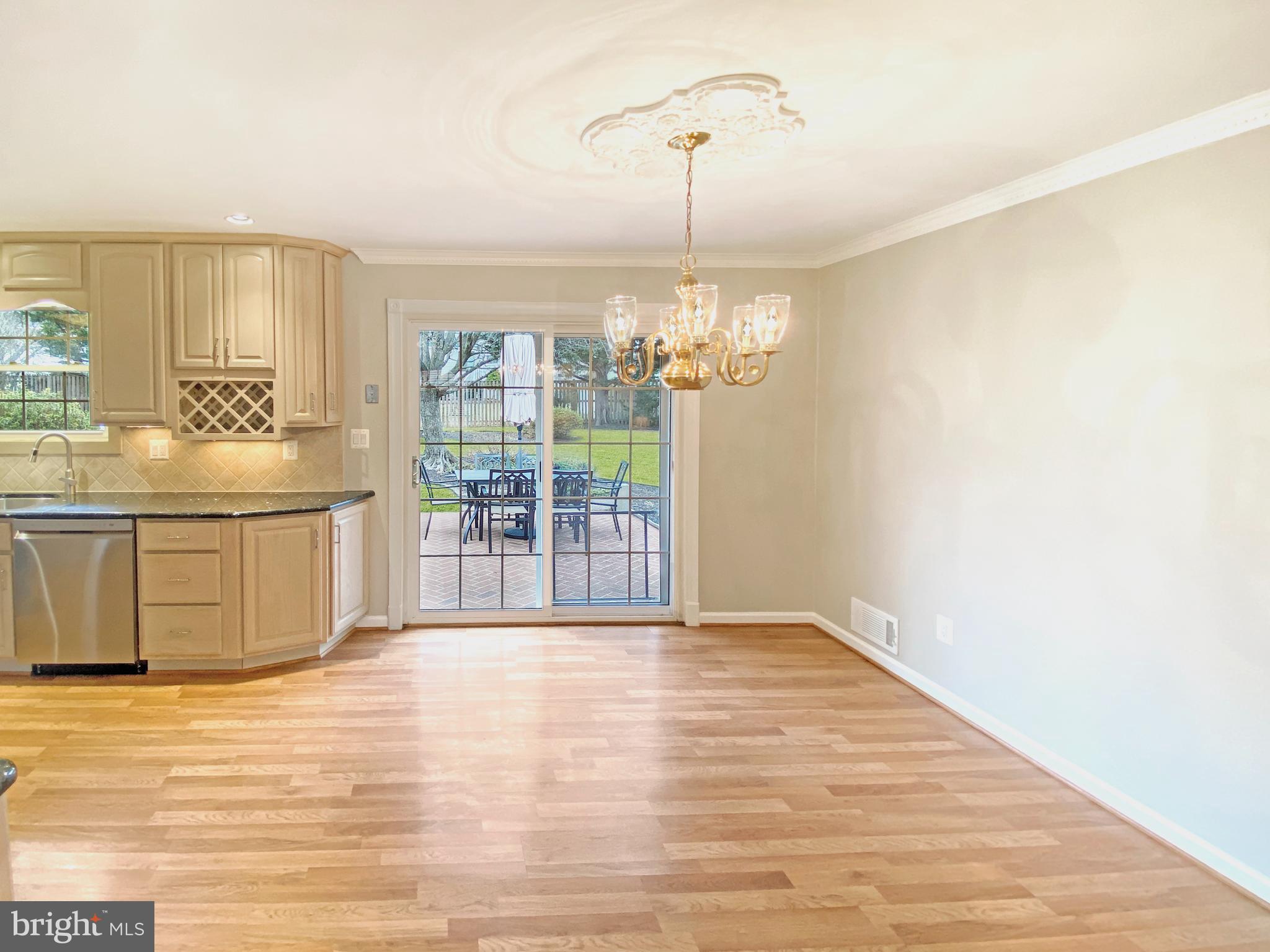 COUNTRY CLUB MANOR - Residential