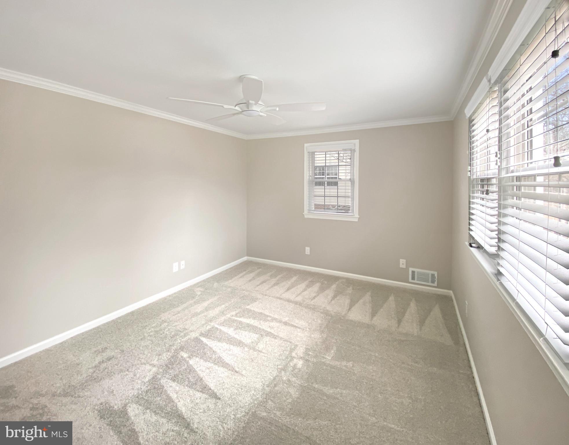 COUNTRY CLUB MANOR - Residential