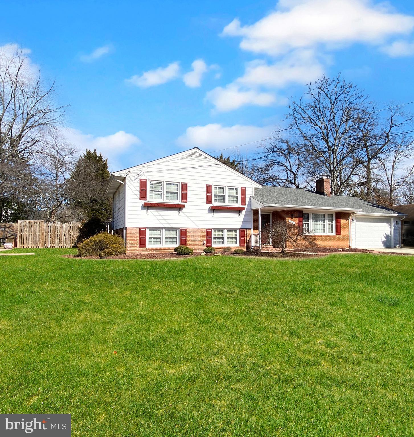 COUNTRY CLUB MANOR - Residential