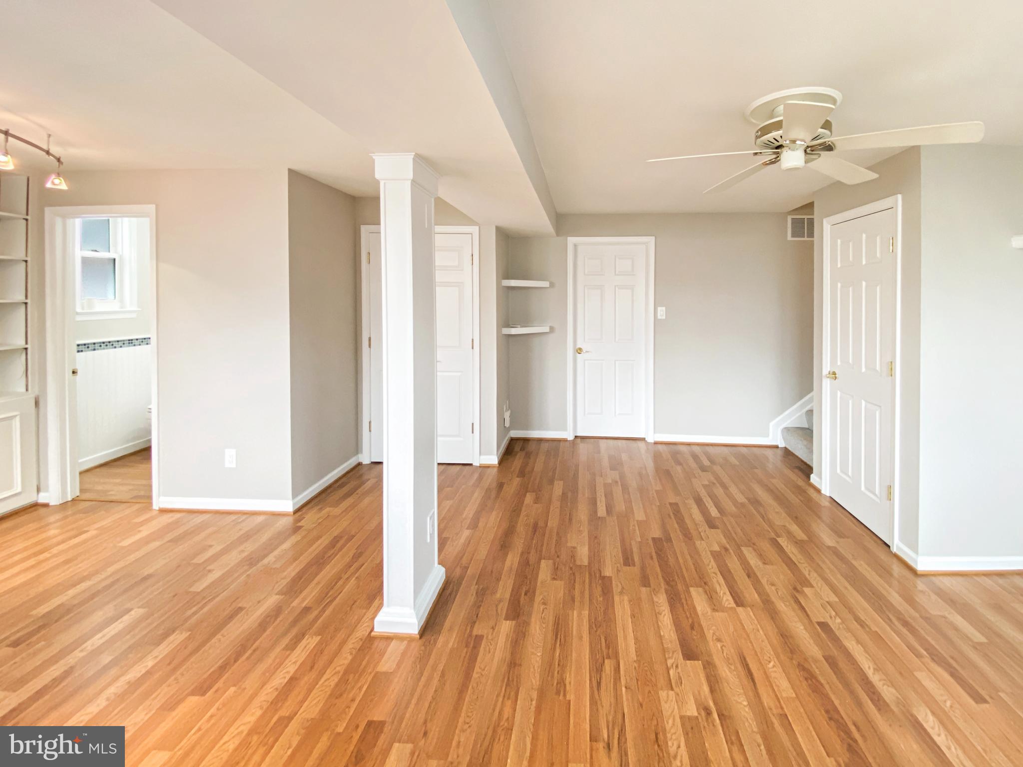 COUNTRY CLUB MANOR - Residential