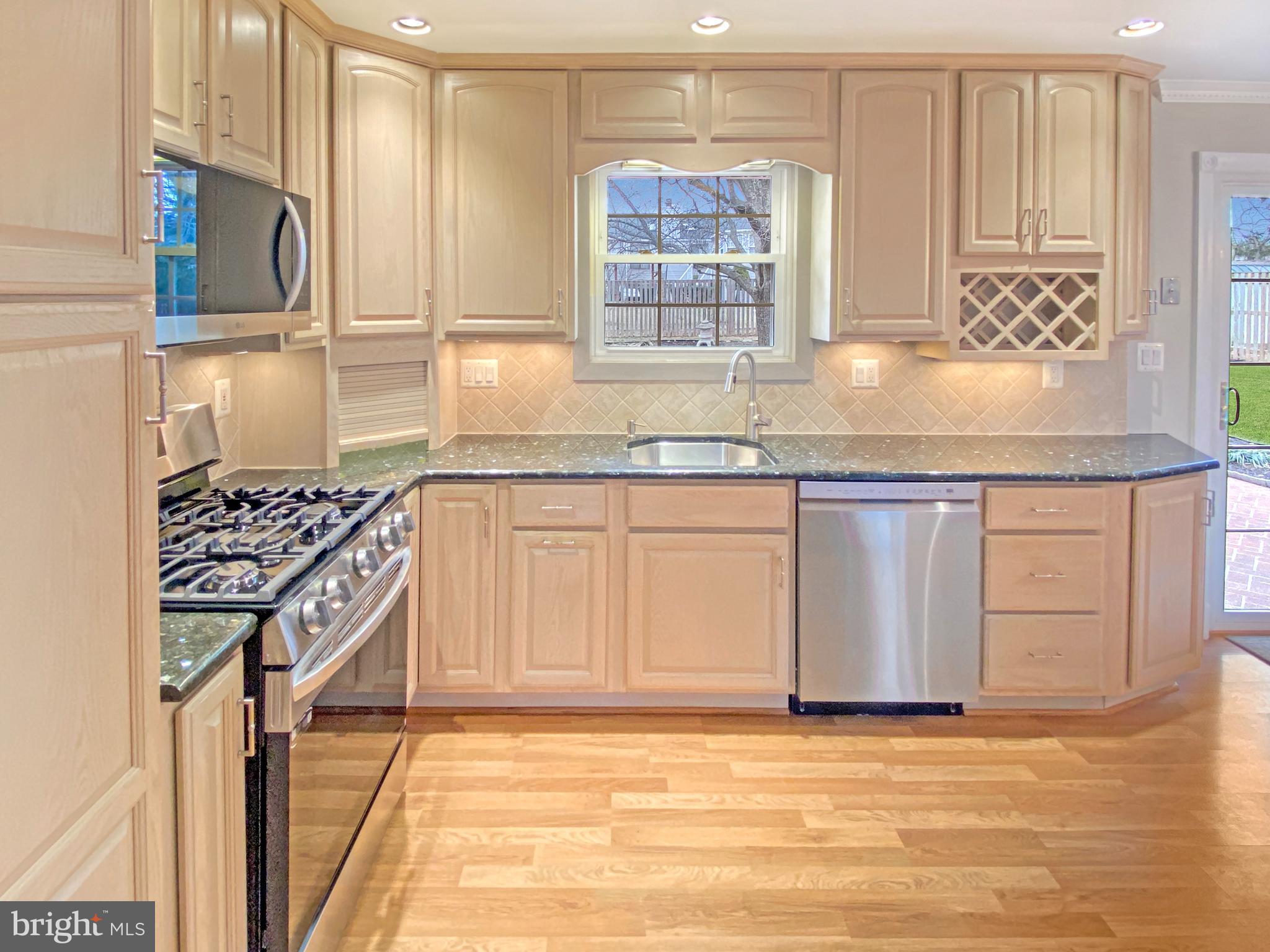 COUNTRY CLUB MANOR - Residential