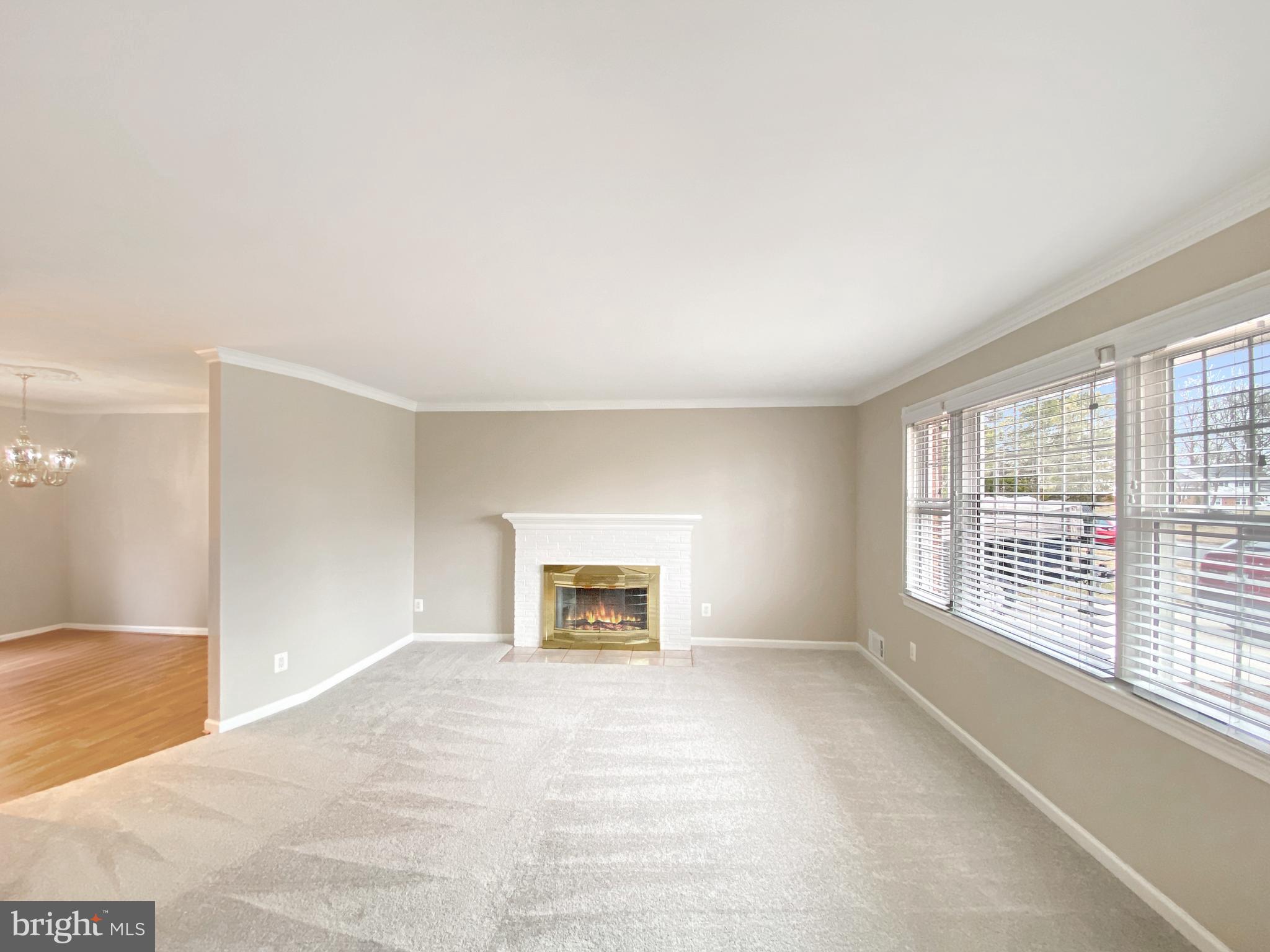 COUNTRY CLUB MANOR - Residential