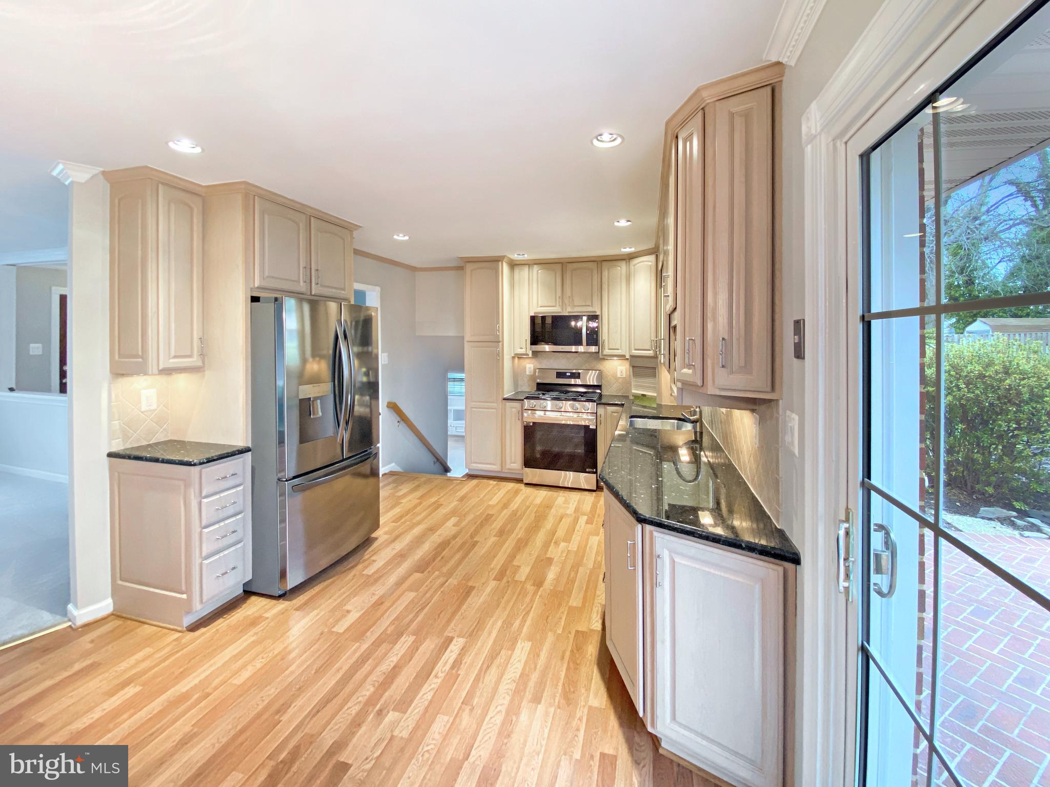 COUNTRY CLUB MANOR - Residential