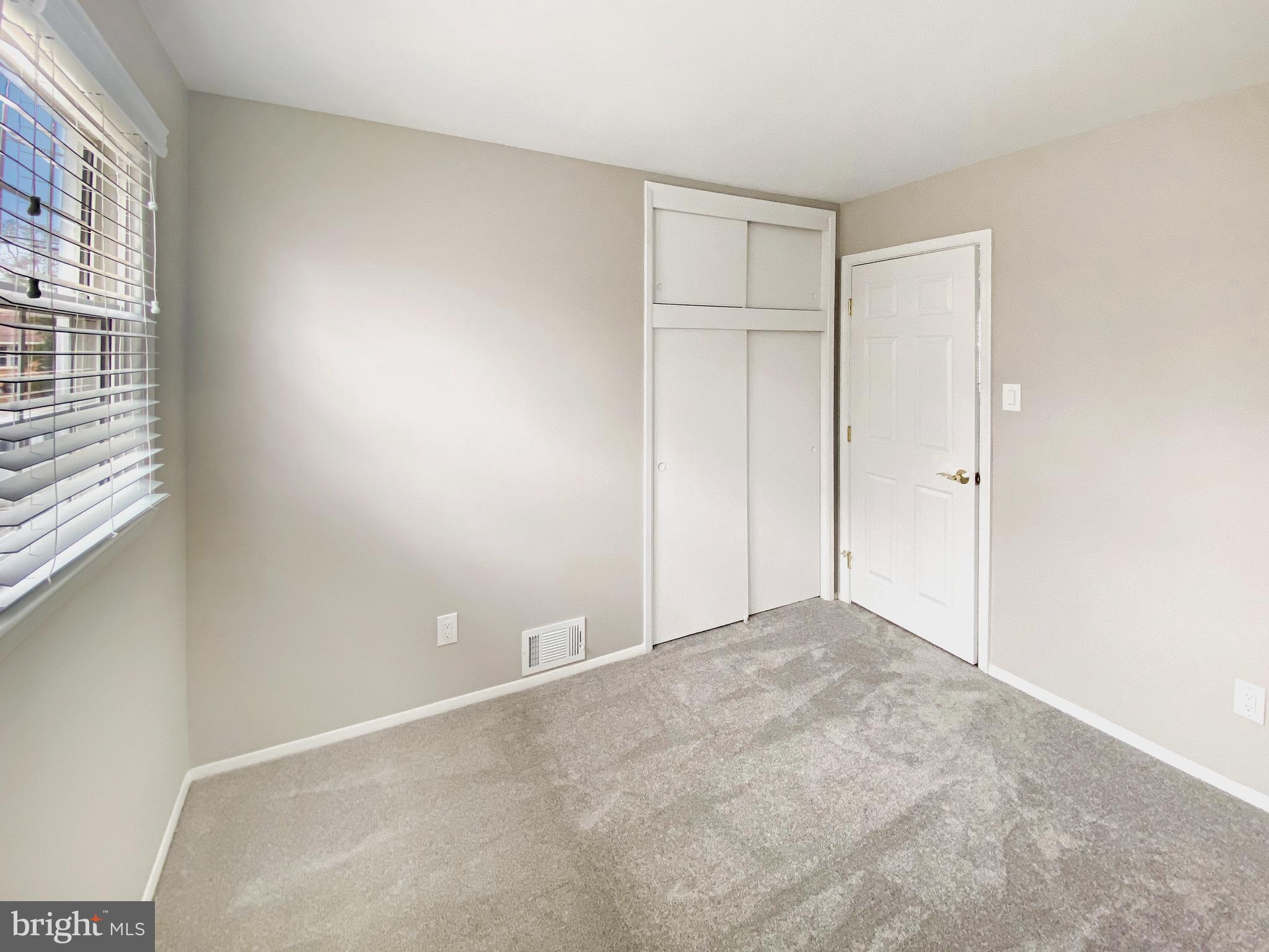 COUNTRY CLUB MANOR - Residential