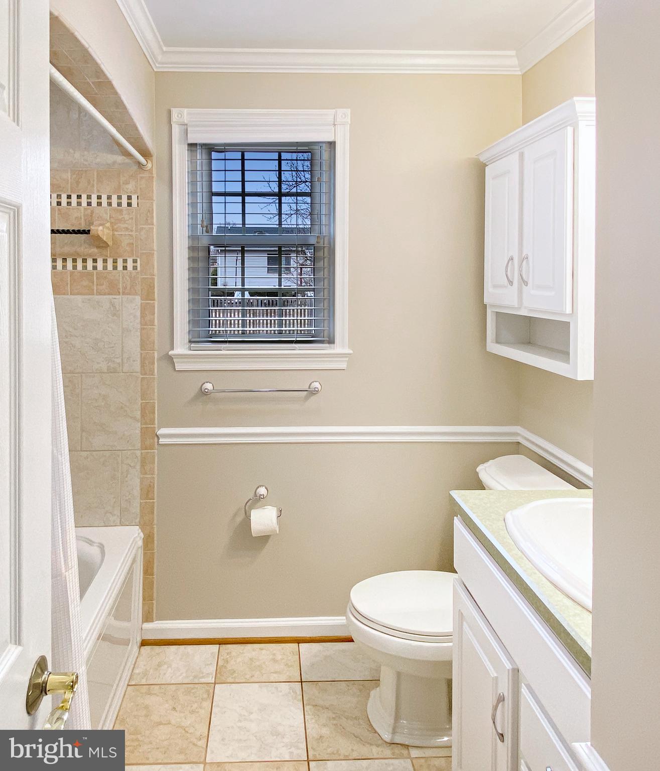 COUNTRY CLUB MANOR - Residential