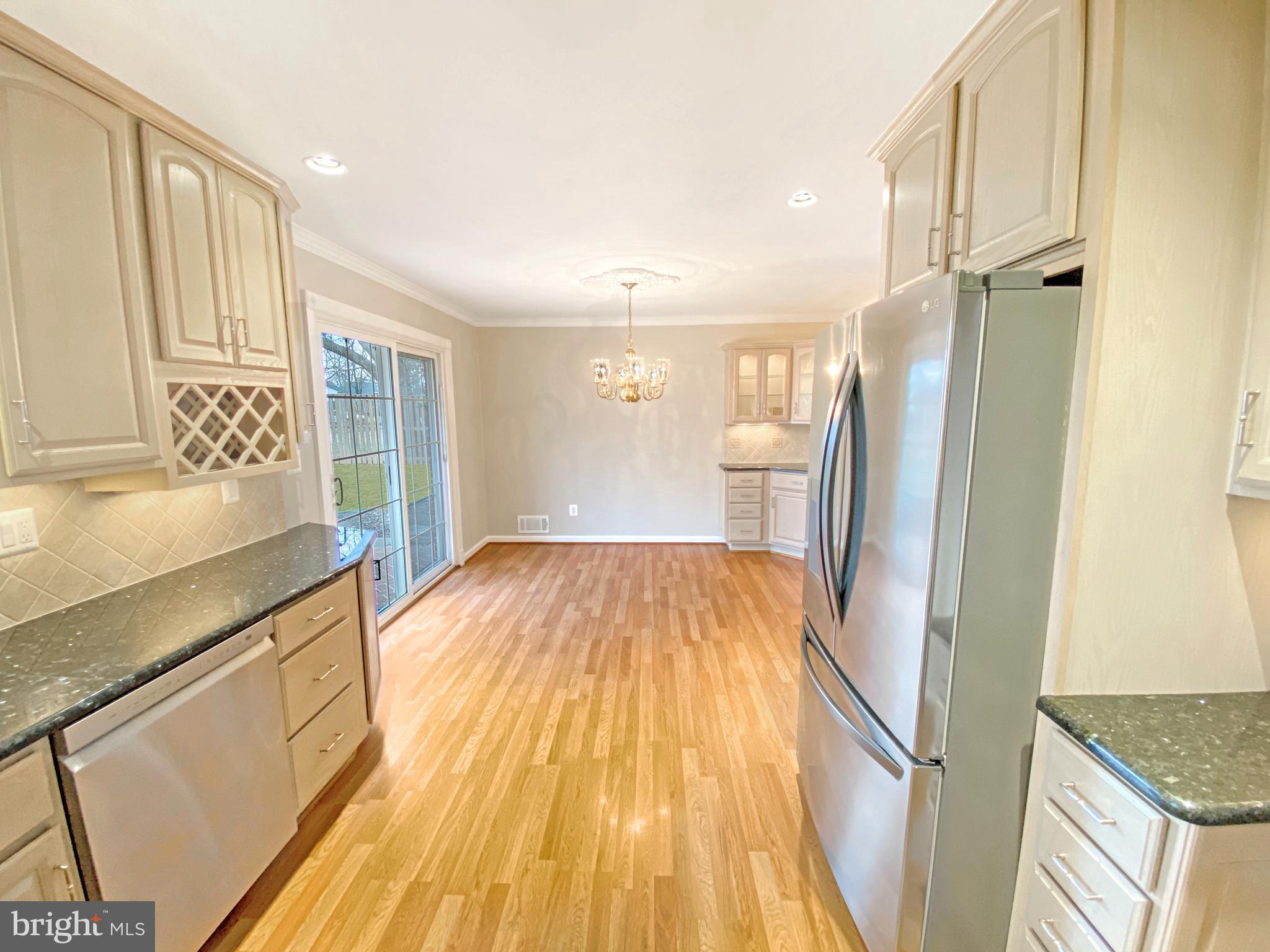 COUNTRY CLUB MANOR - Residential