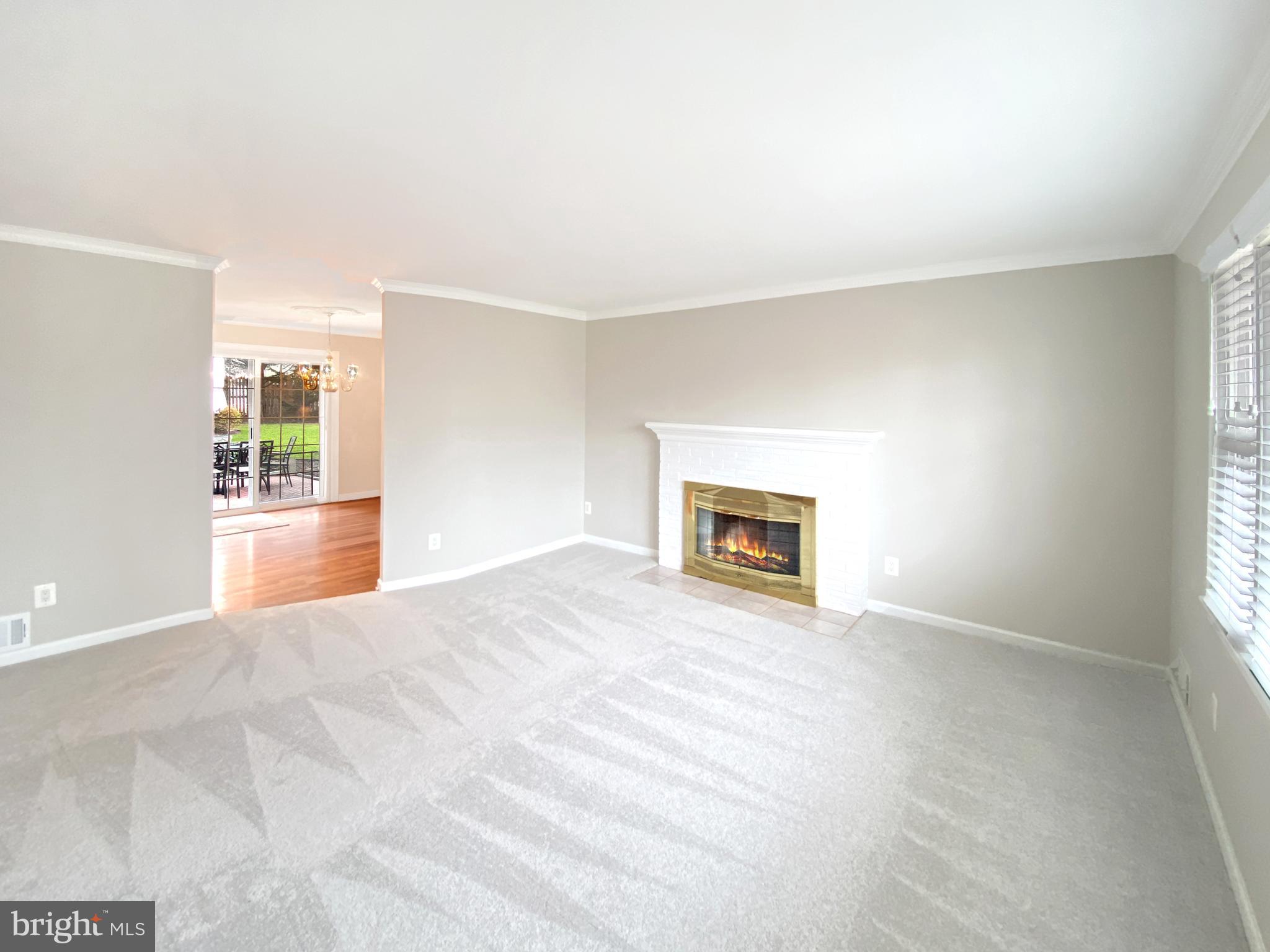 COUNTRY CLUB MANOR - Residential