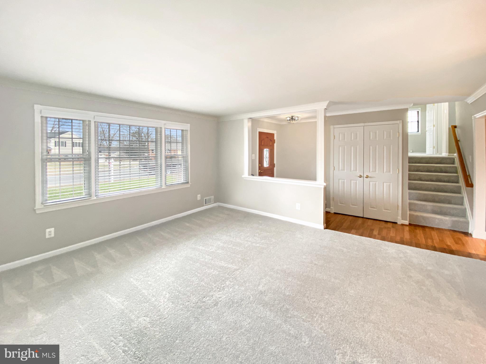 COUNTRY CLUB MANOR - Residential