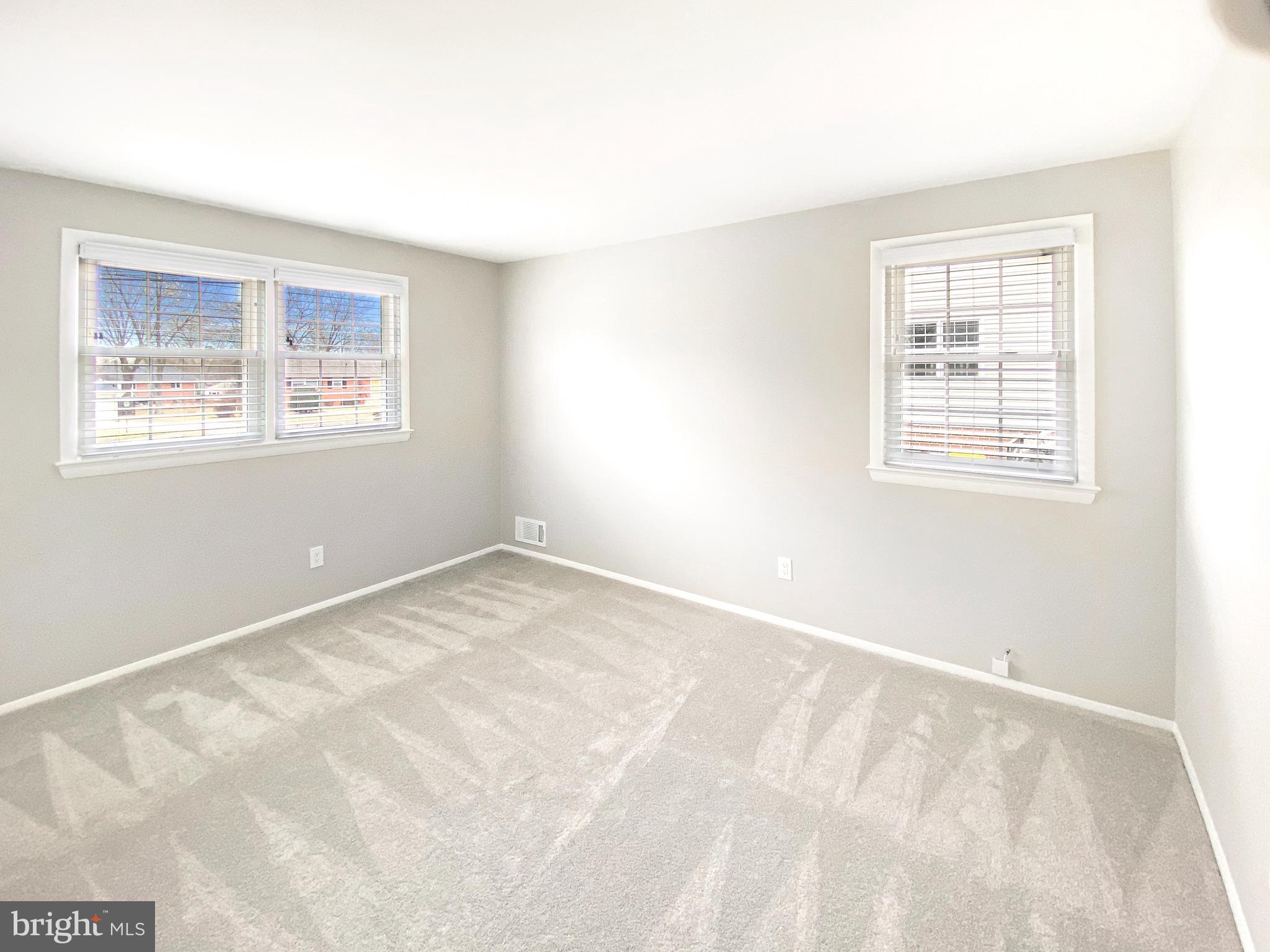 COUNTRY CLUB MANOR - Residential