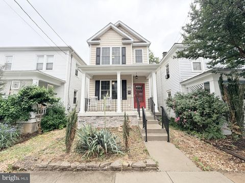 Homes For Sale - 606 Shepherd Street<br/> FREDERICKSBURG, VA 22401