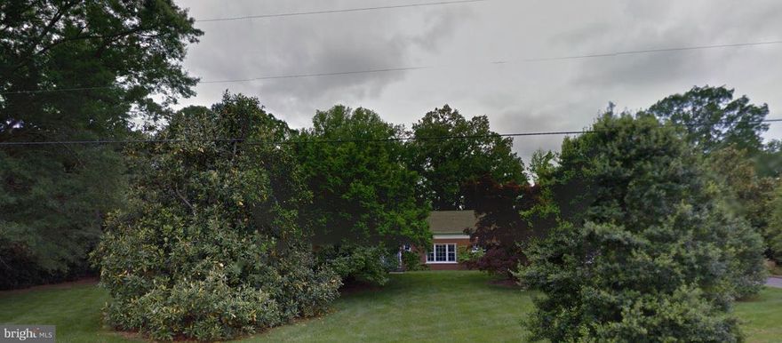 CUSTOM BRICK RANCHER ON THE RAPPAHANNOCK RIVER IN A SERENE SETTING. THIS RIVER FRONT HOME HAS A BEAUTIFUL LOT WITH VIEWS OF THE RIVER. ENJOY THE SUMMER EVENINGS IN THE ENCLOSED PORCH. MAIN LEVEL MASTER BD 4 BDS/3 FULL BTHS & DETACHED 2 CAR GARAGE. THIS IS A ONE-OF-A-KIND HOME!