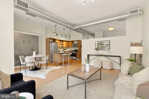 MLS: DCDC2261384