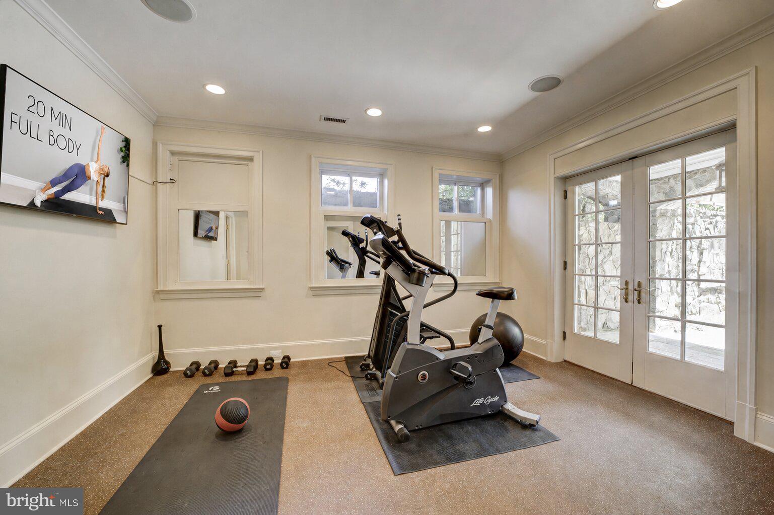 POTOMAC OUTSIDE - Residential