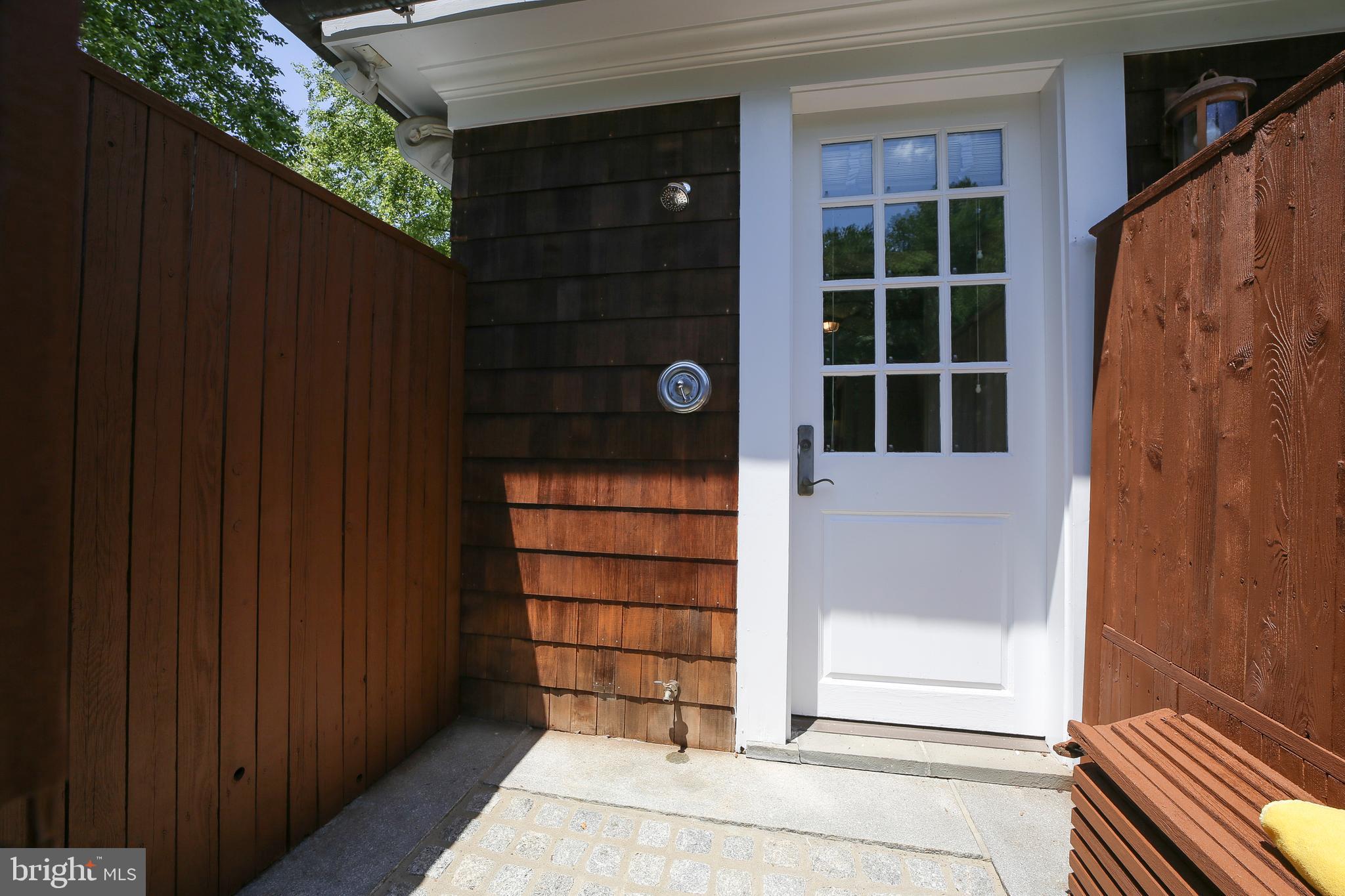 POTOMAC OUTSIDE - Residential