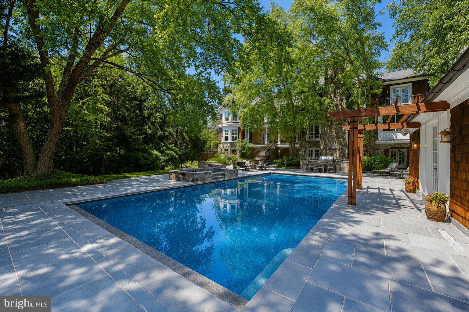 POTOMAC OUTSIDE - Residential