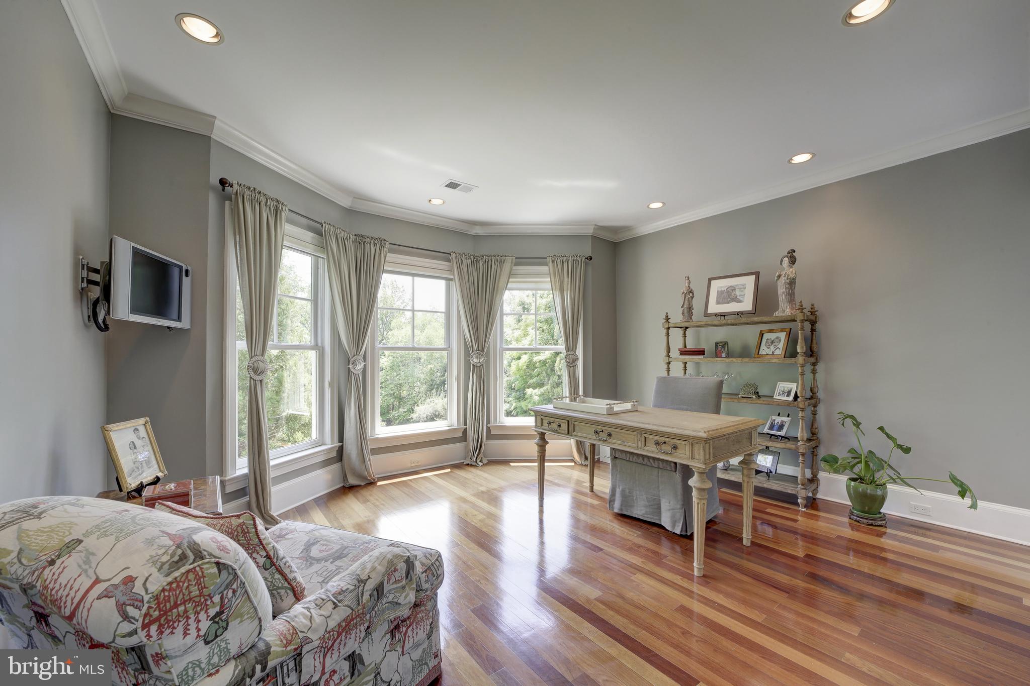 POTOMAC OUTSIDE - Residential