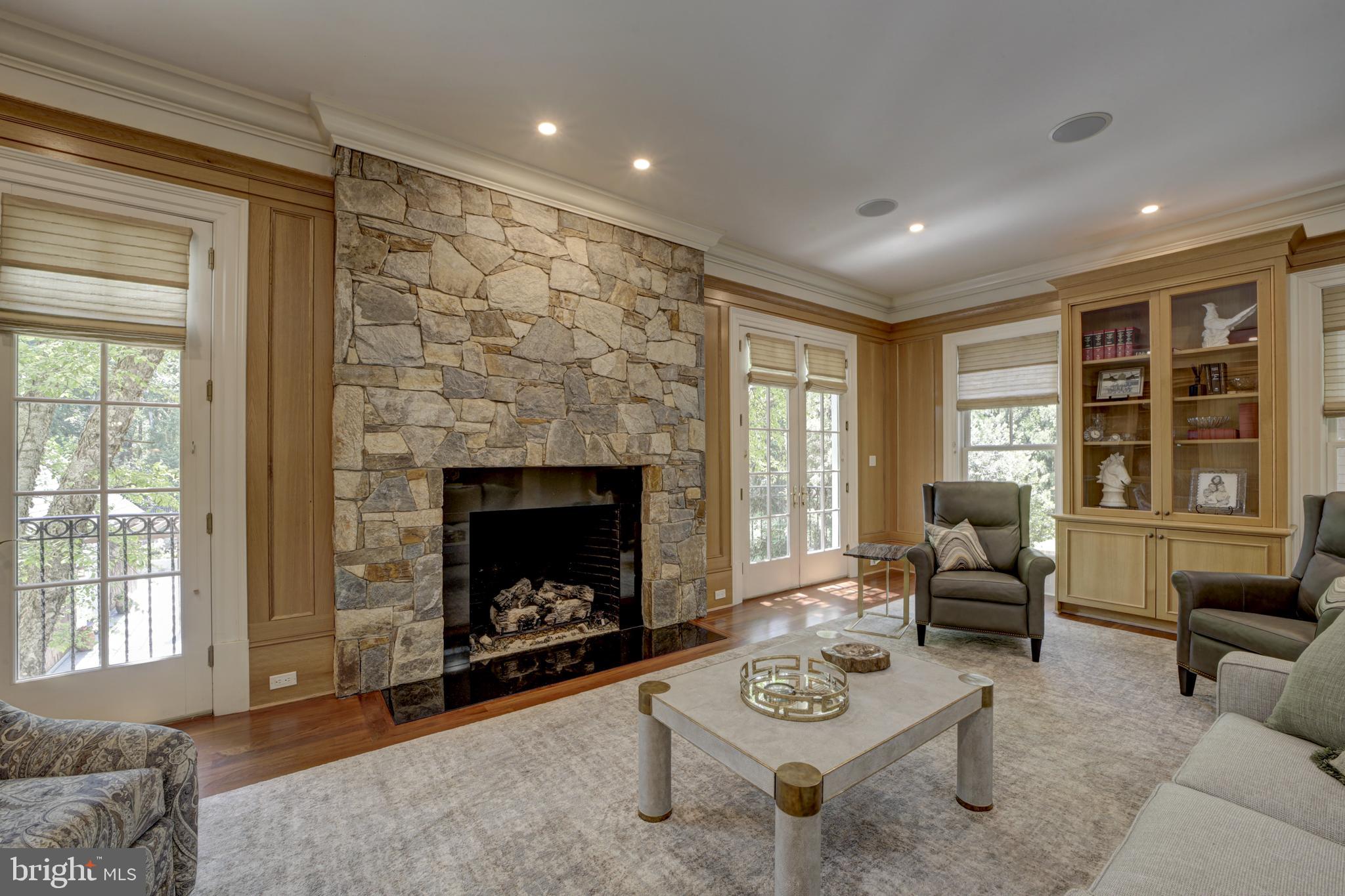 POTOMAC OUTSIDE - Residential
