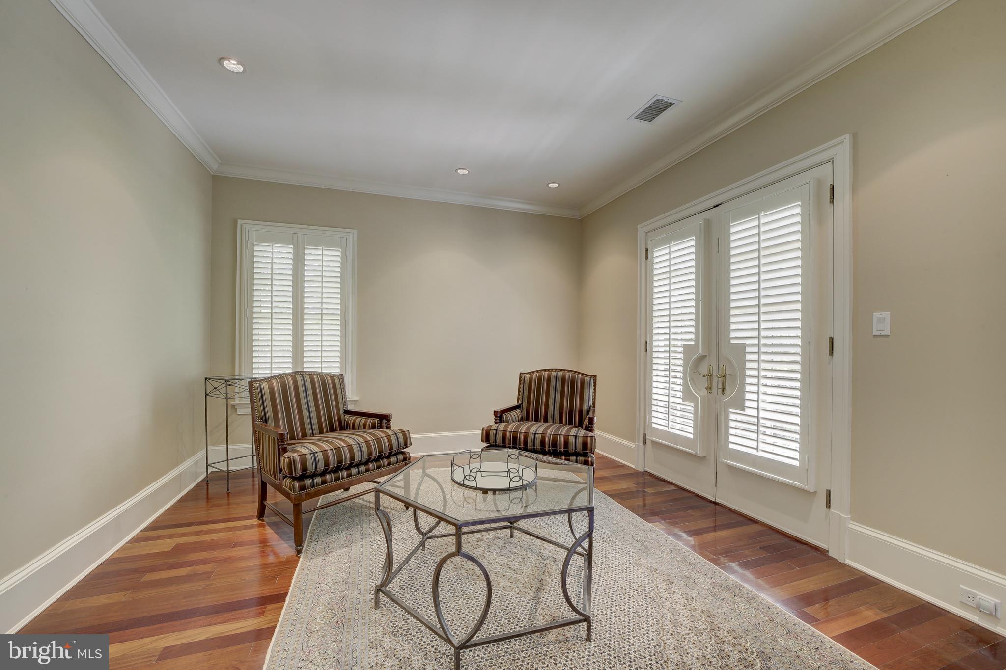 POTOMAC OUTSIDE - Residential
