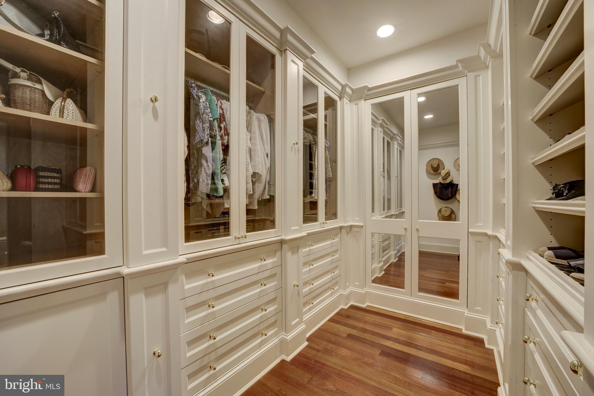 POTOMAC OUTSIDE - Residential