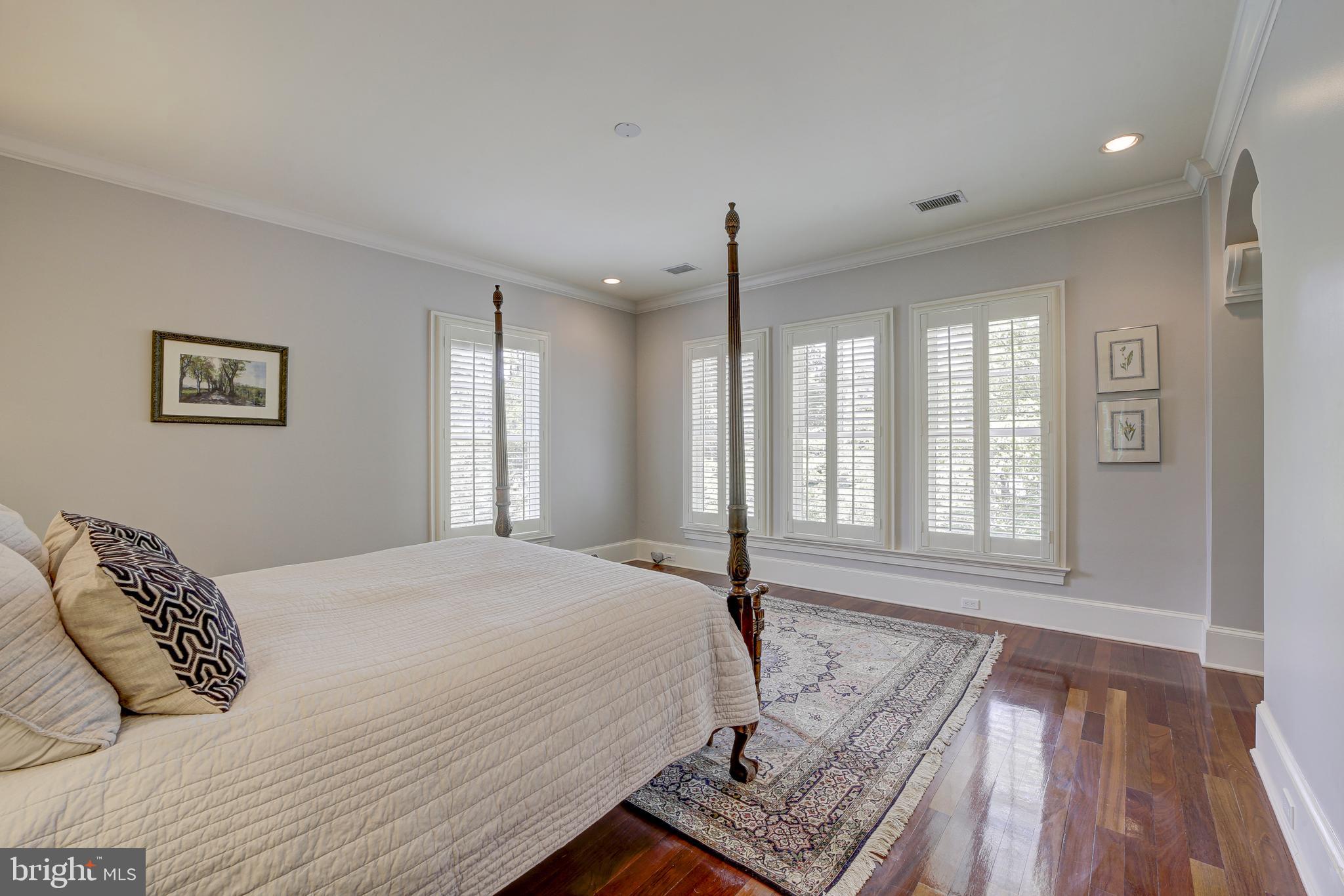 POTOMAC OUTSIDE - Residential