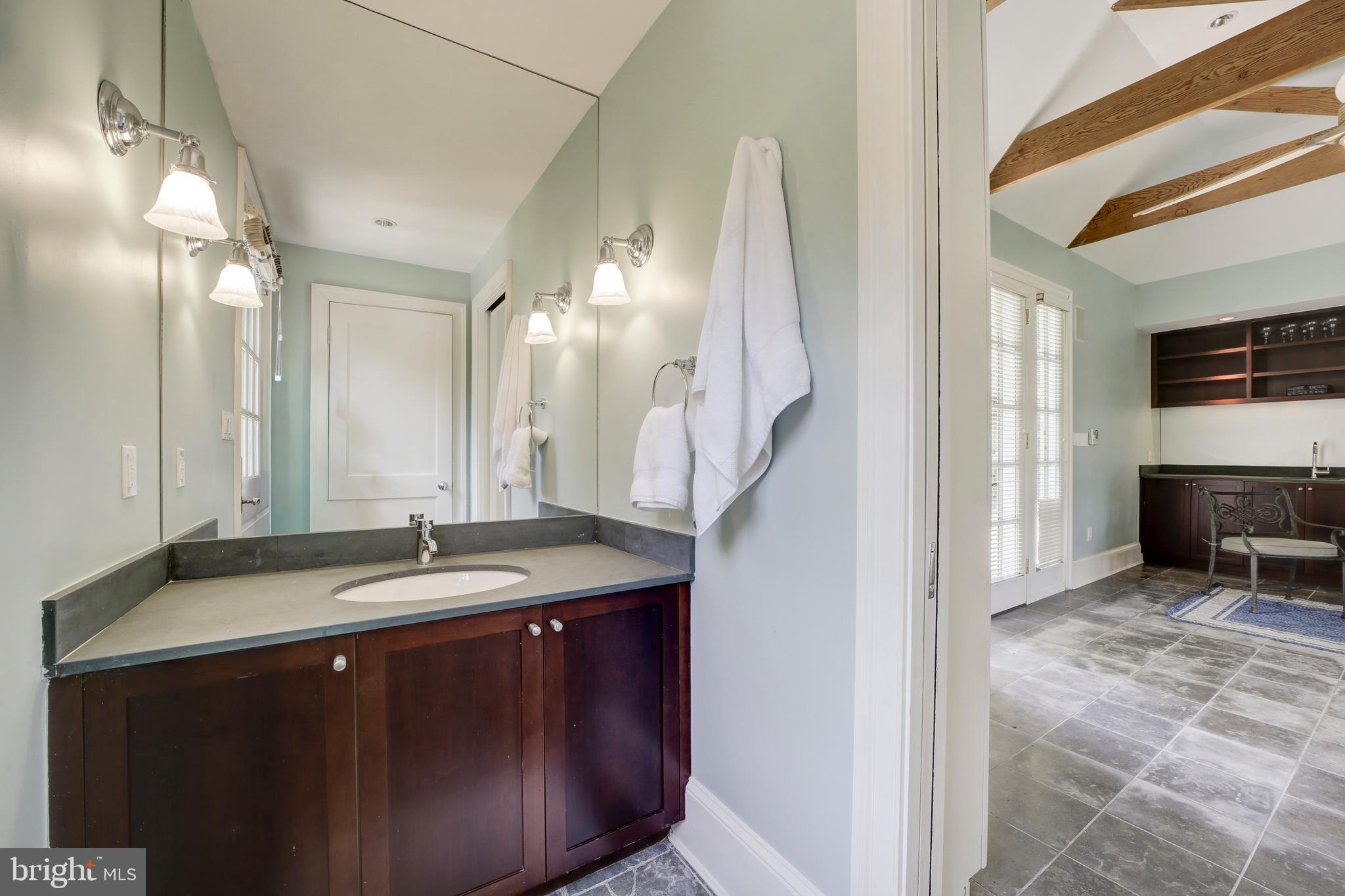 POTOMAC OUTSIDE - Residential