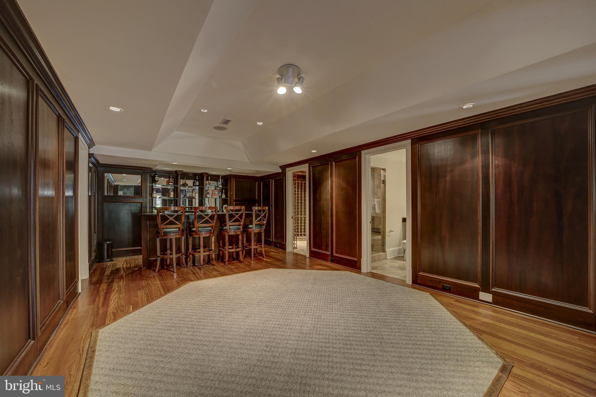 POTOMAC OUTSIDE - Residential