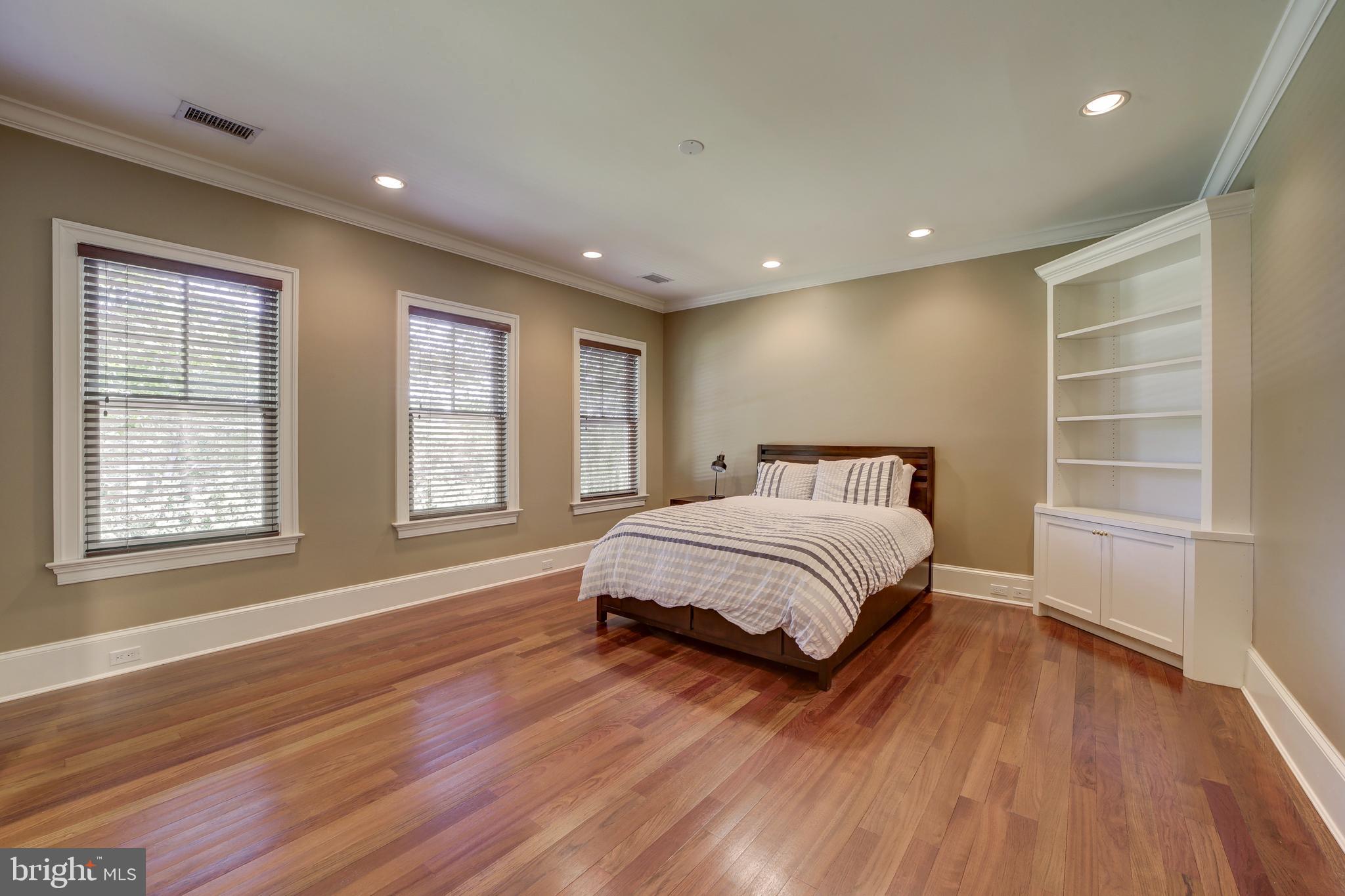 POTOMAC OUTSIDE - Residential