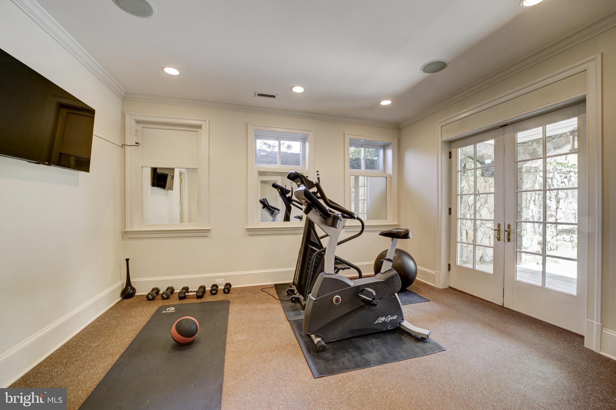 POTOMAC OUTSIDE - Residential