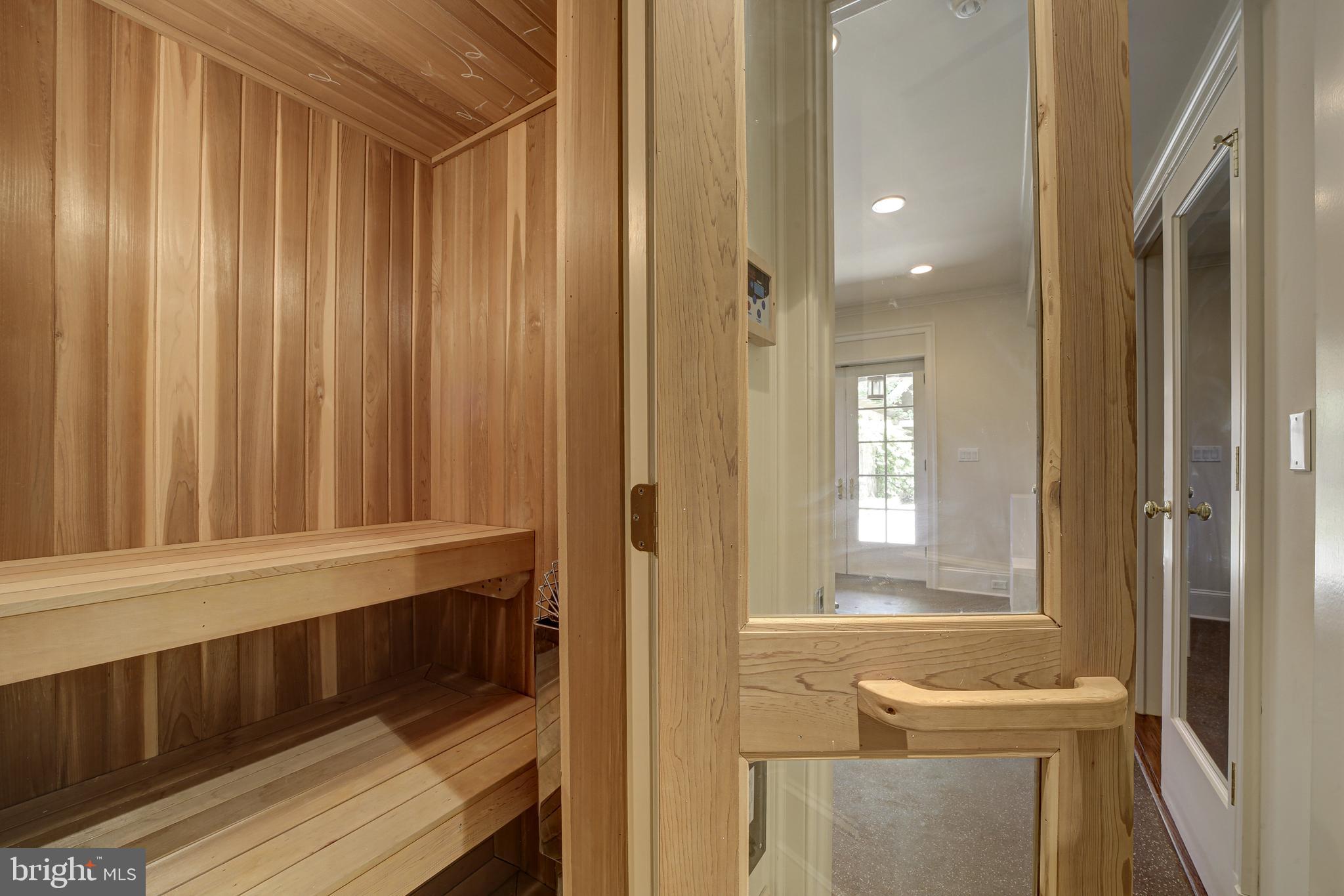 POTOMAC OUTSIDE - Residential