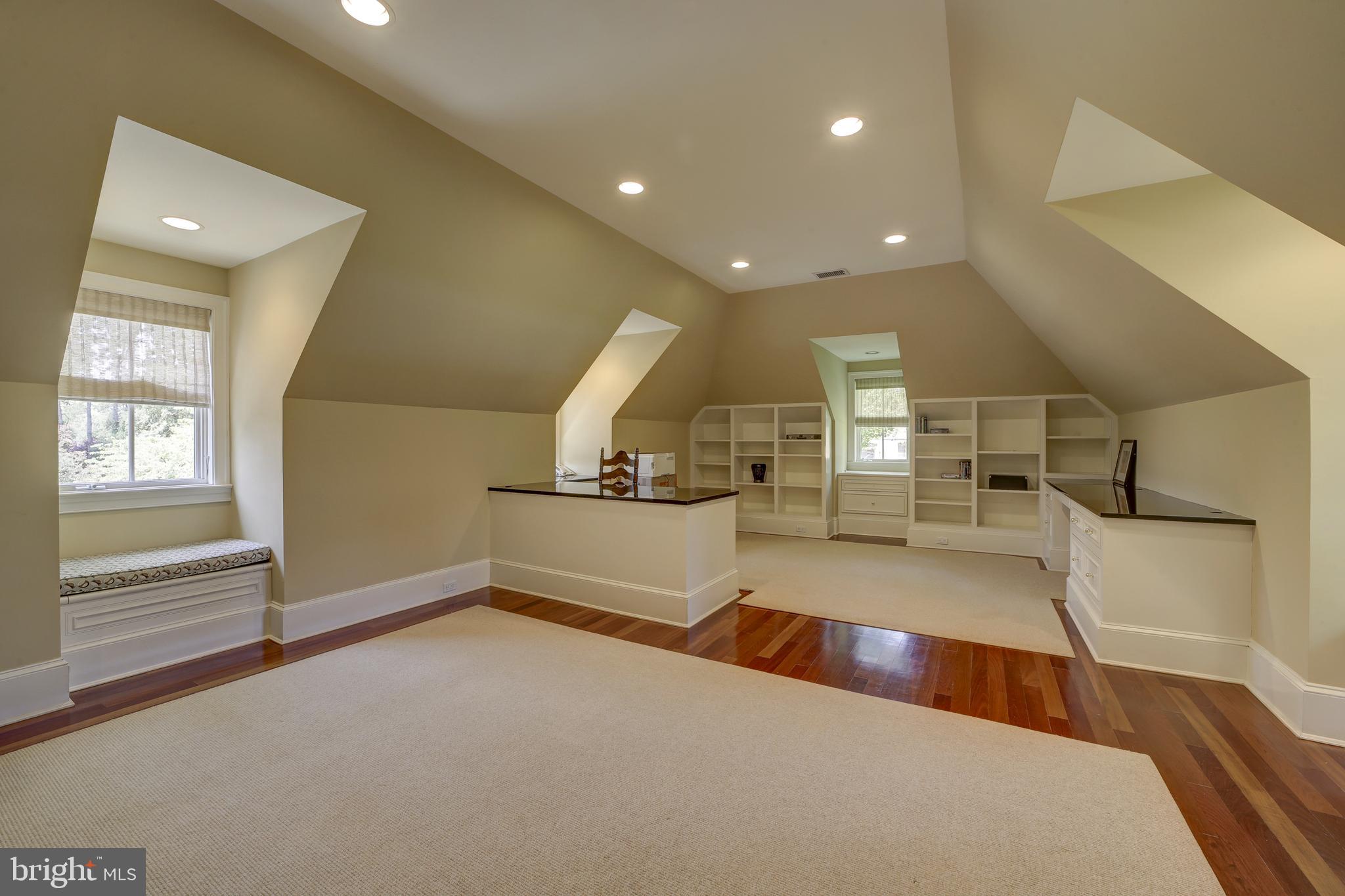 POTOMAC OUTSIDE - Residential
