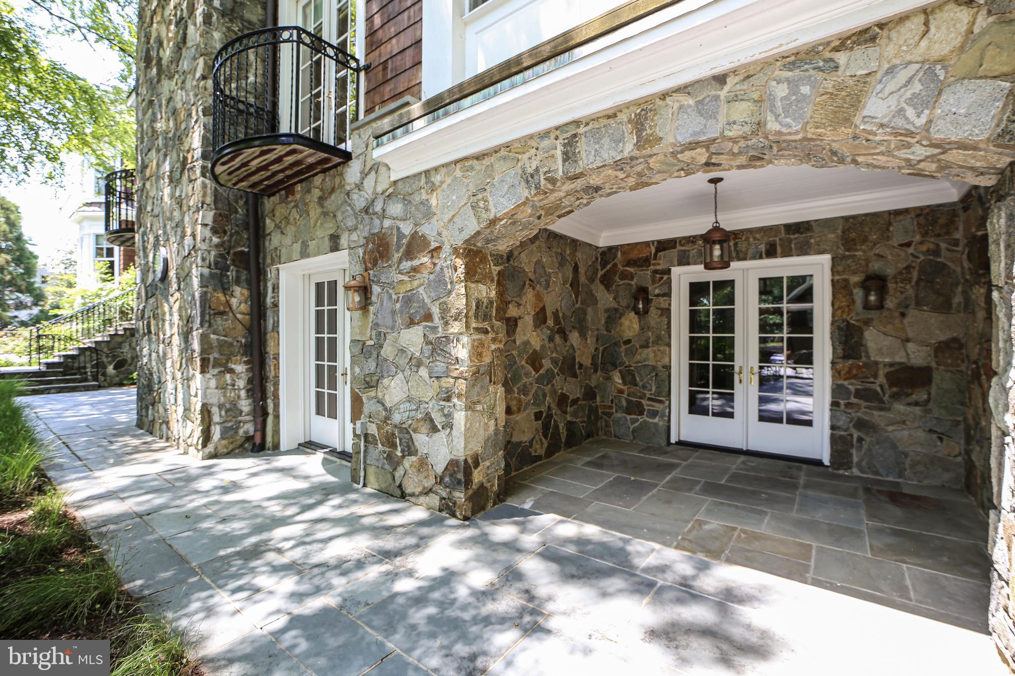POTOMAC OUTSIDE - Residential